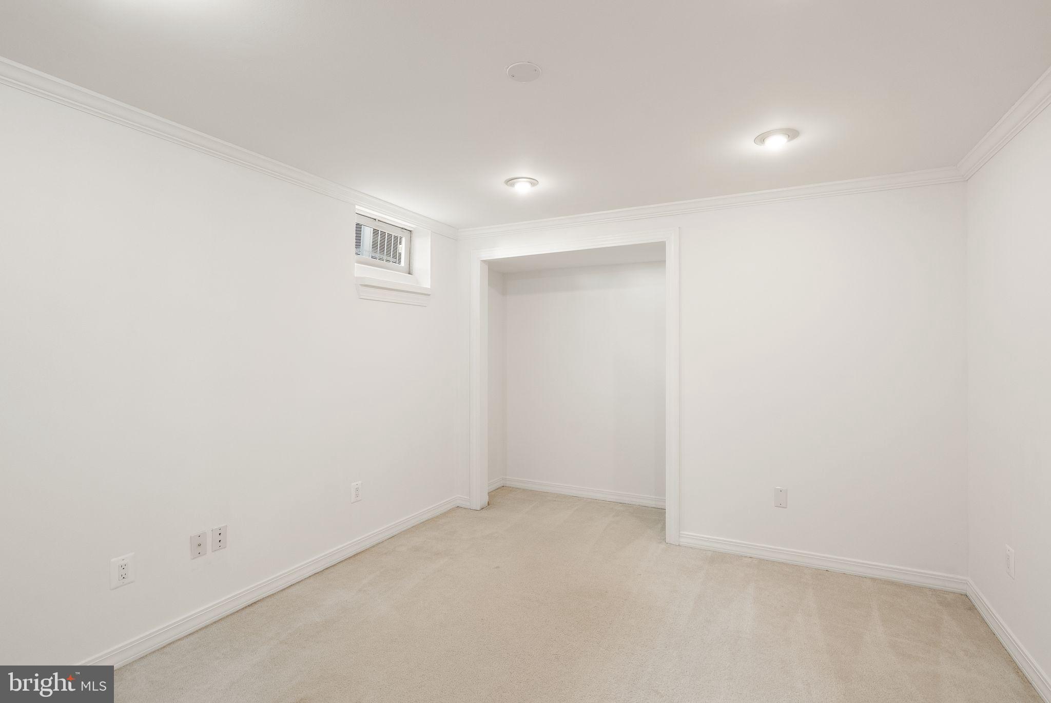 ASHBURN FARM - Residential