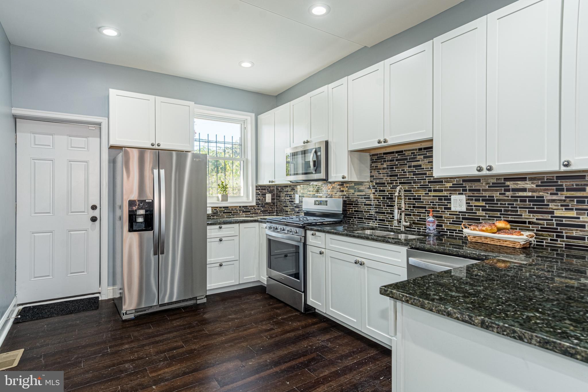 HOLLINS MARKET - Residential