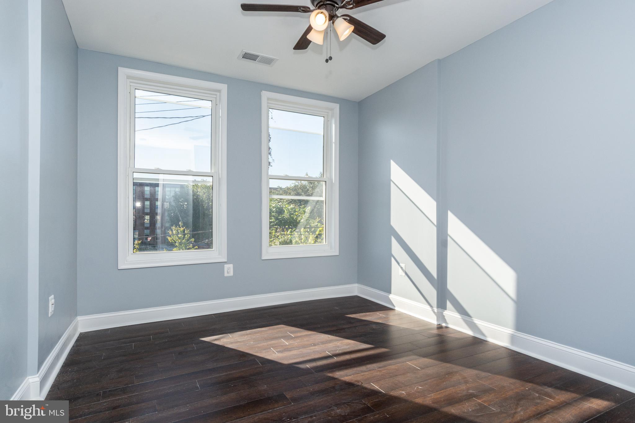 HOLLINS MARKET - Residential