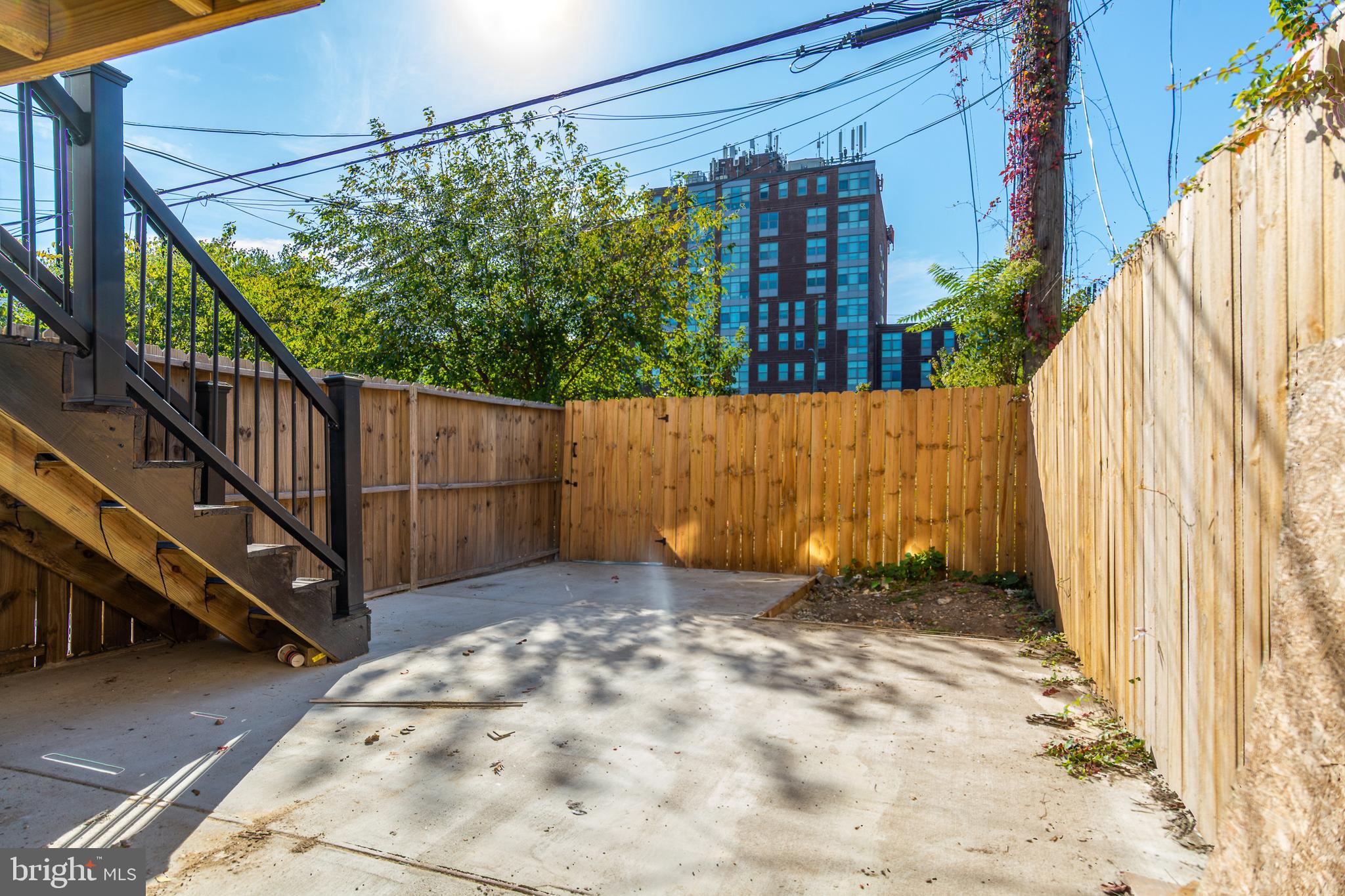 HOLLINS MARKET - Residential