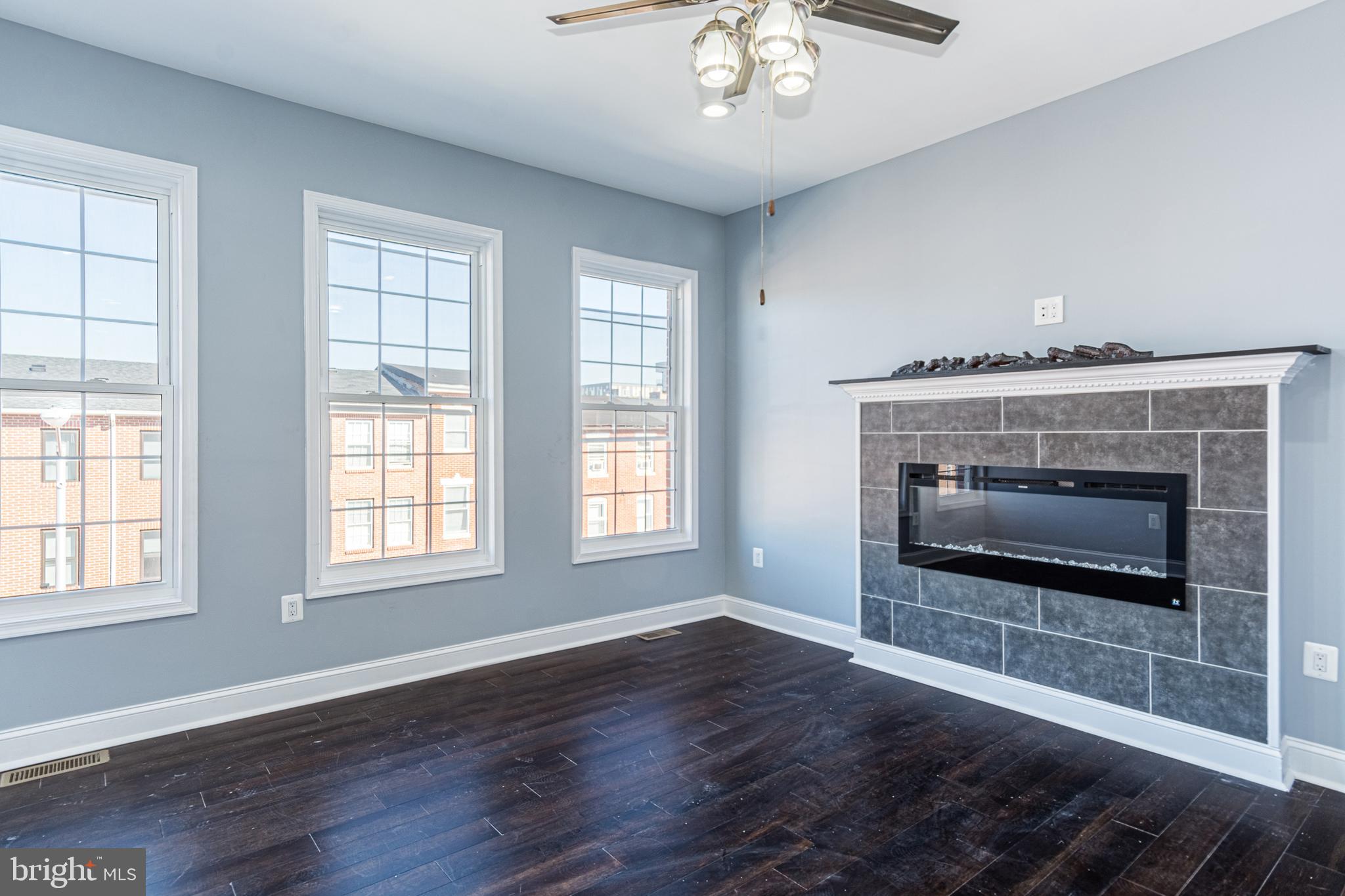 HOLLINS MARKET - Residential