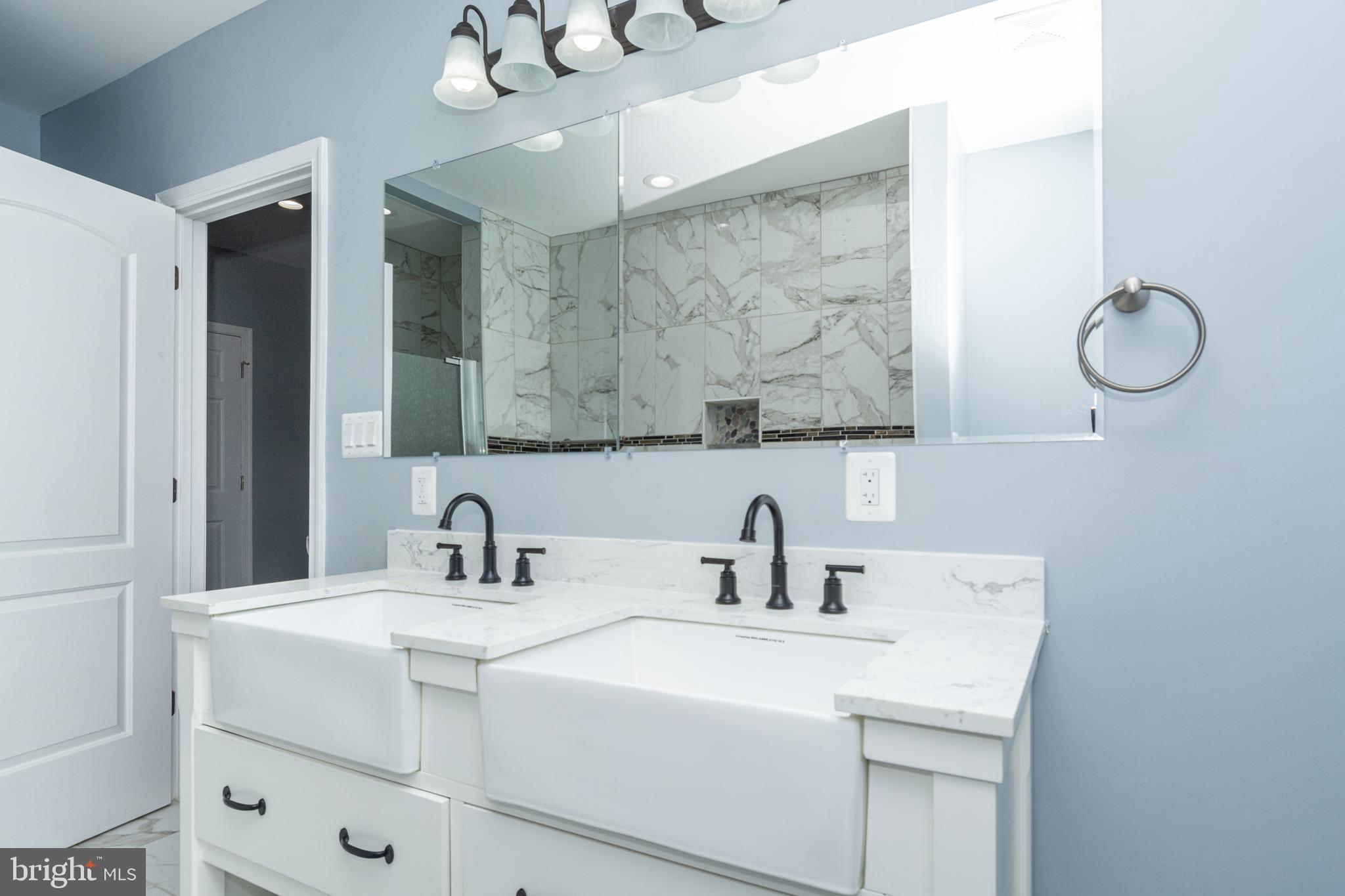 HOLLINS MARKET - Residential