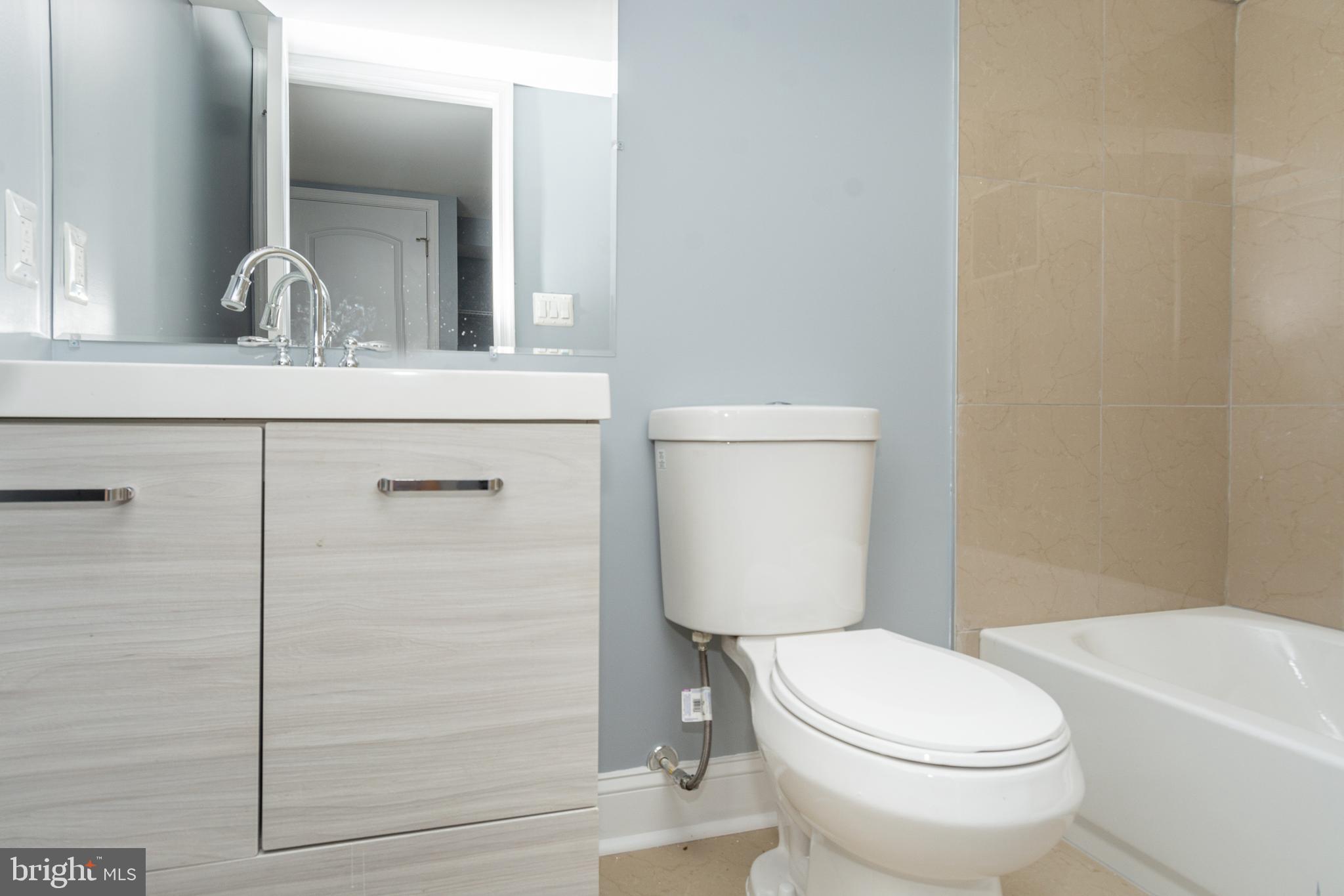 HOLLINS MARKET - Residential