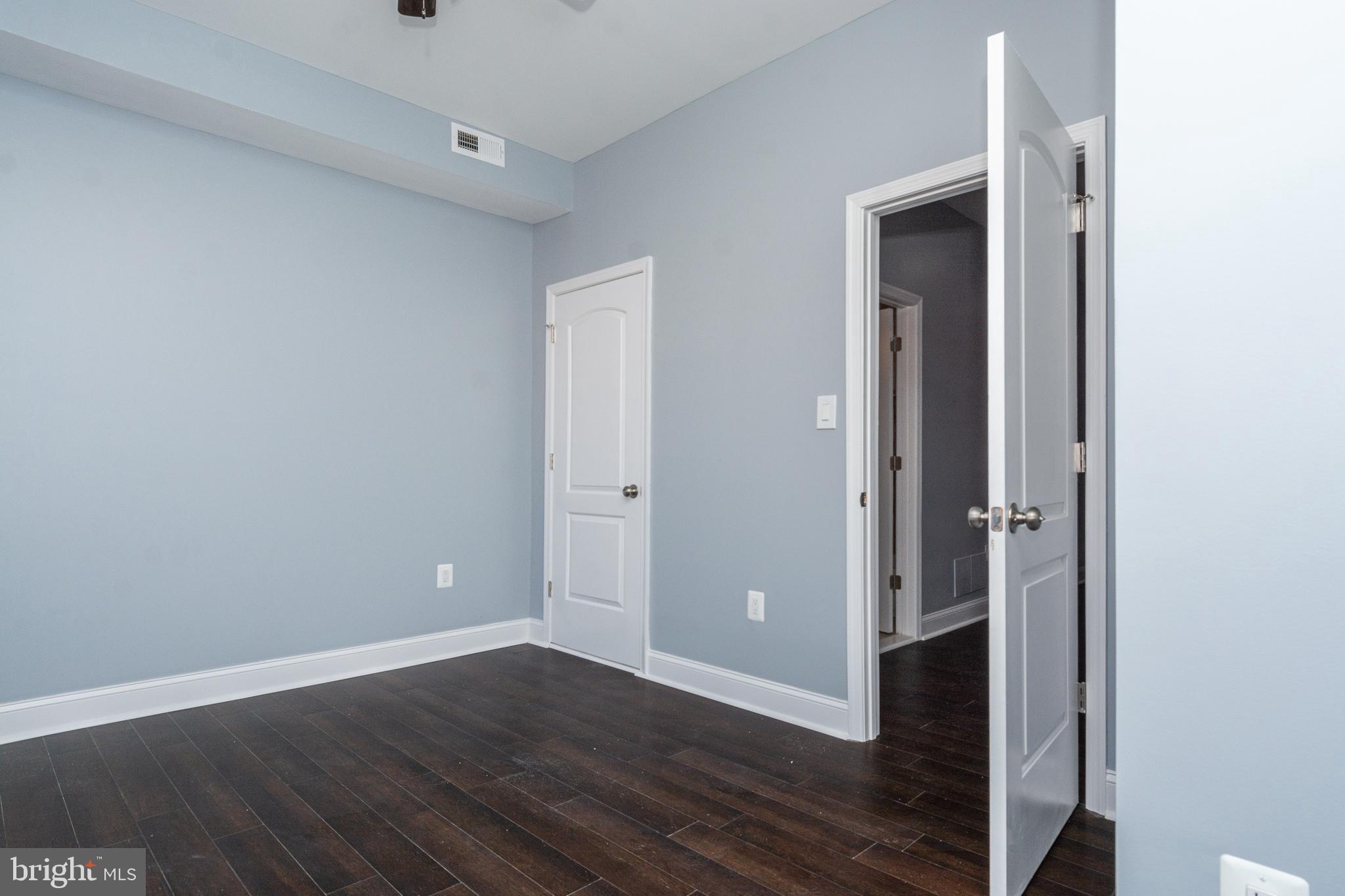 HOLLINS MARKET - Residential