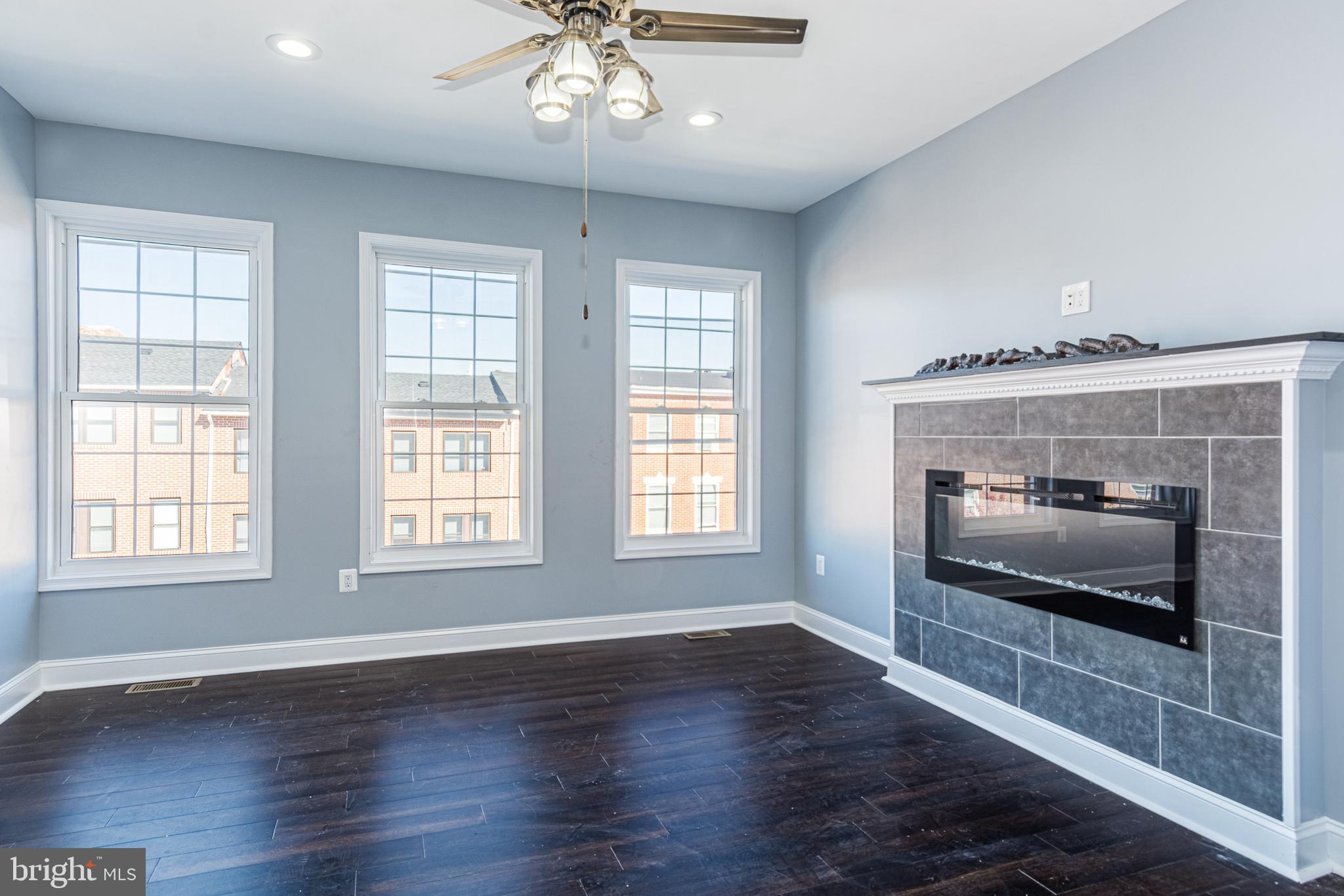 HOLLINS MARKET - Residential