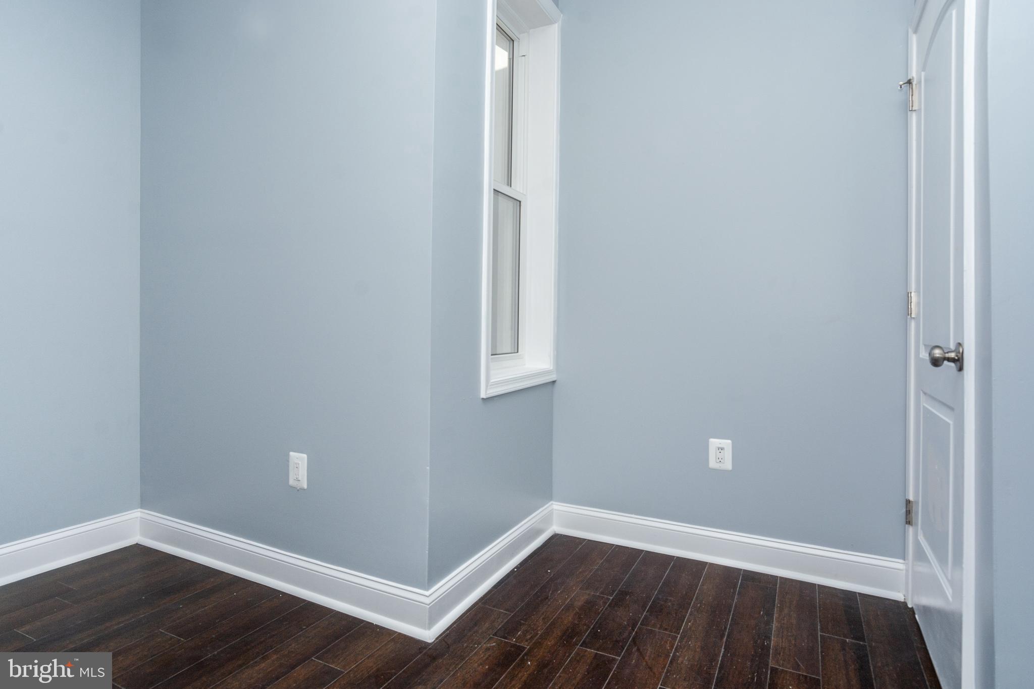 HOLLINS MARKET - Residential