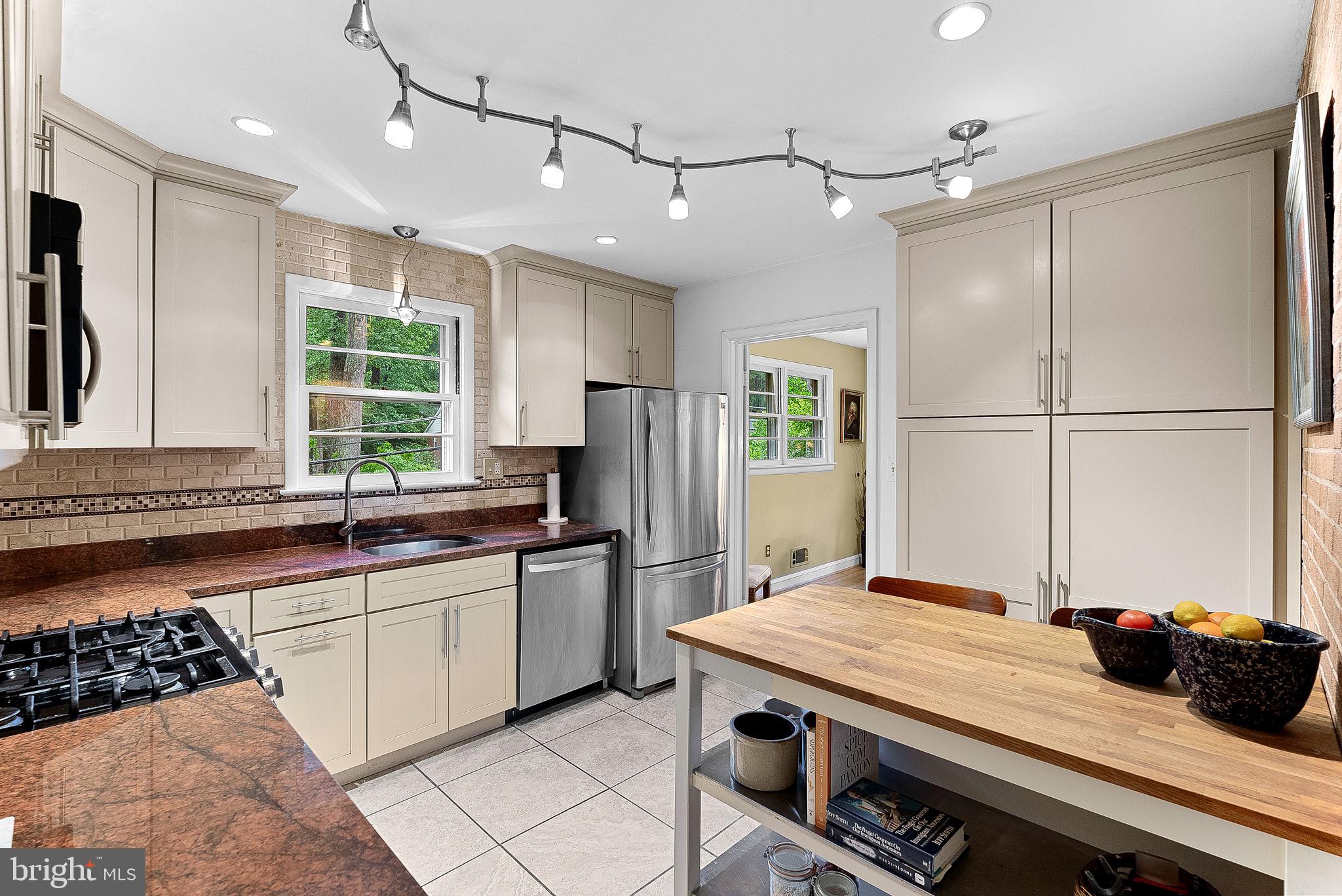 3608 WHISPERING LANE