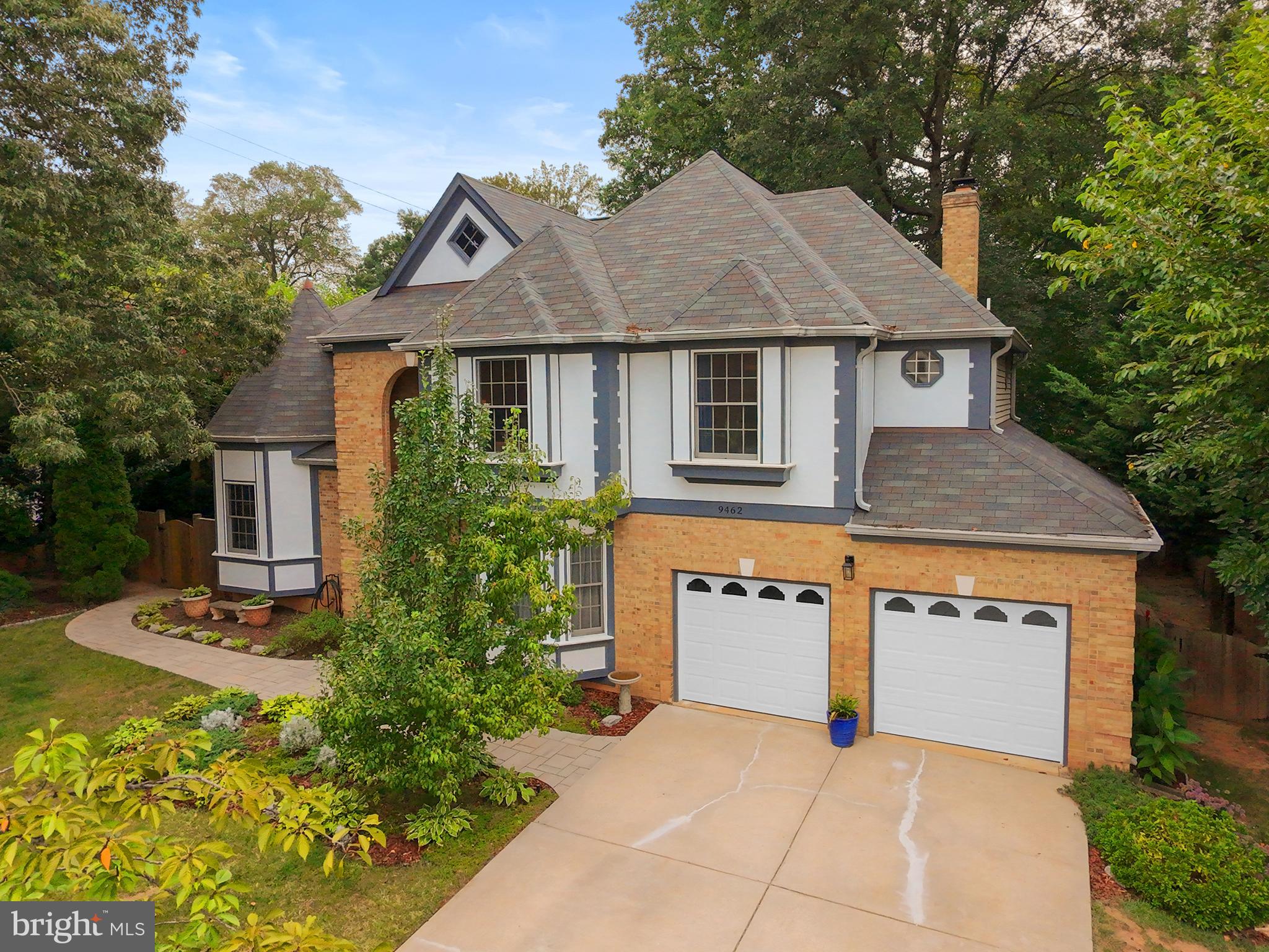 9462 WOODED GLEN AVENUE