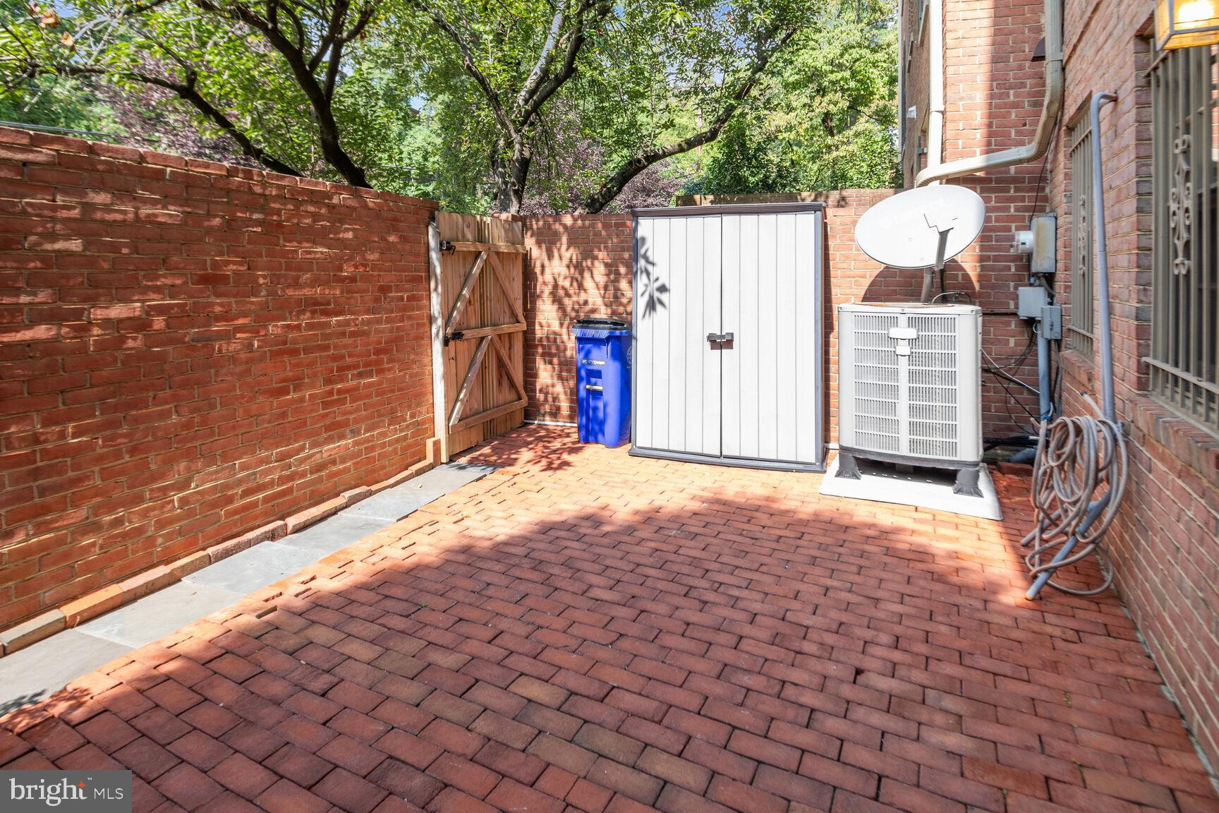 WESTBARD MEWS - Residential Lease