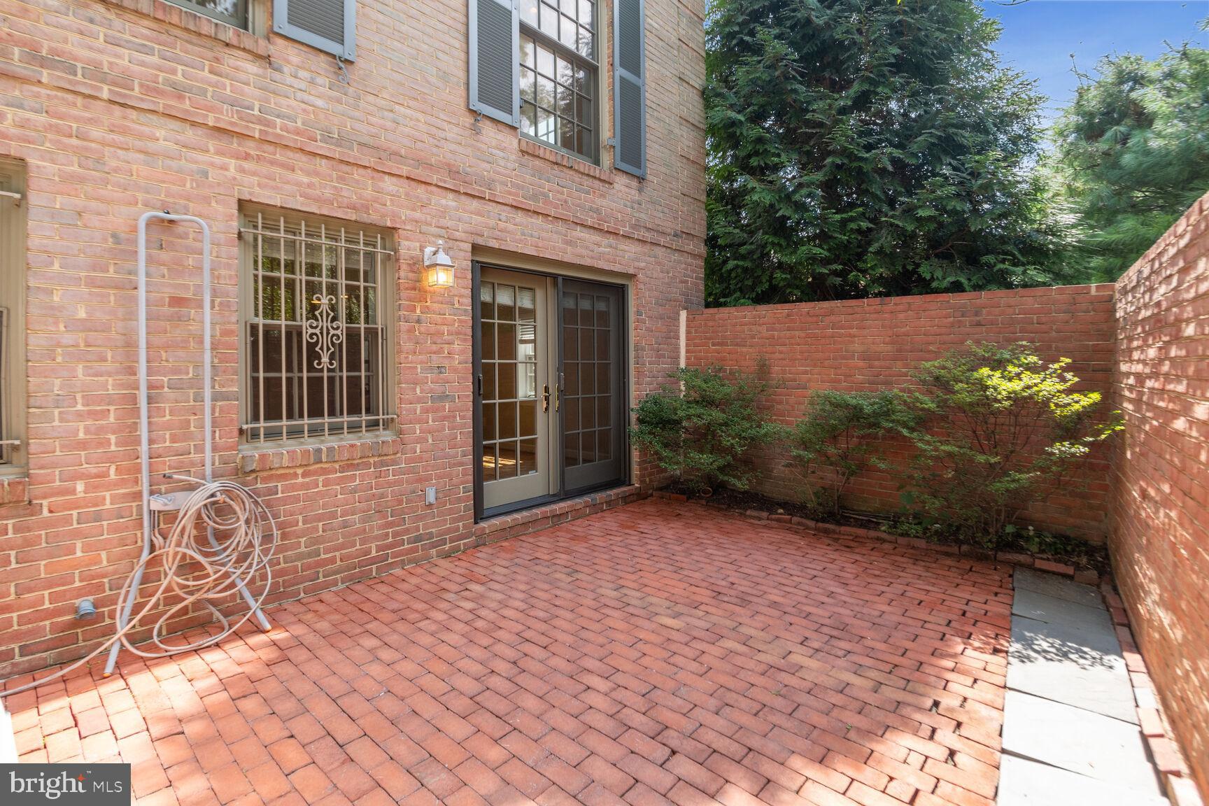 WESTBARD MEWS - Residential Lease