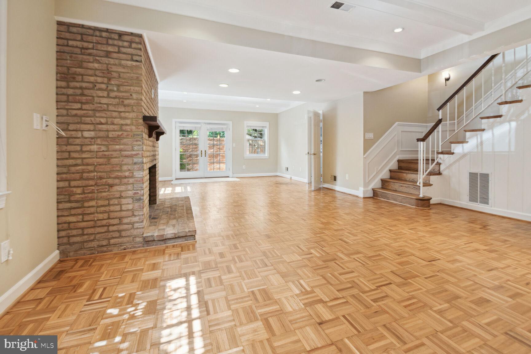 WESTBARD MEWS - Residential Lease