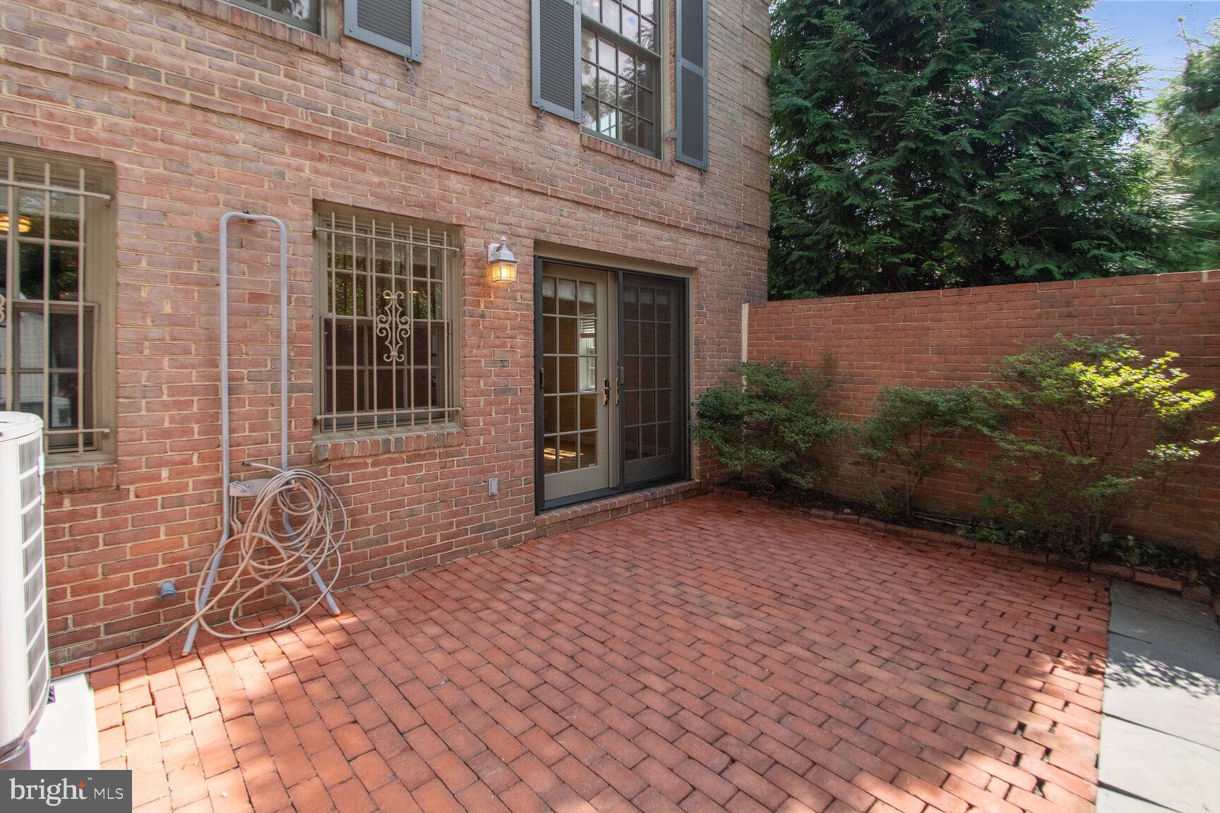 WESTBARD MEWS - Residential Lease