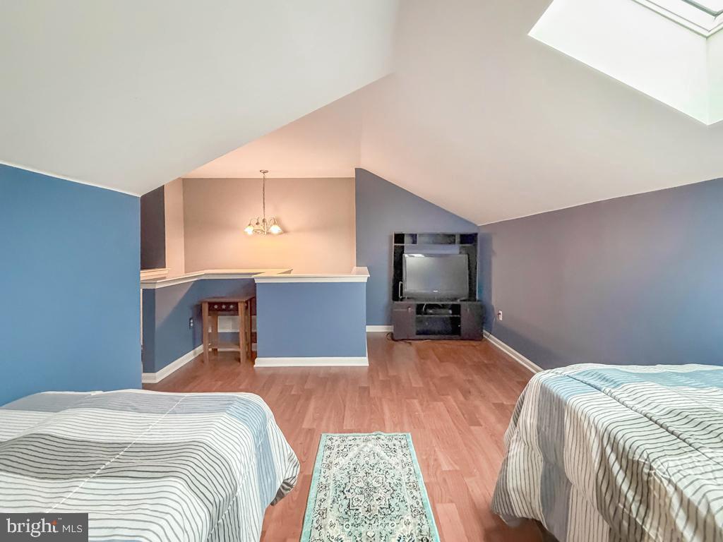 BROOKSTONE - Residential