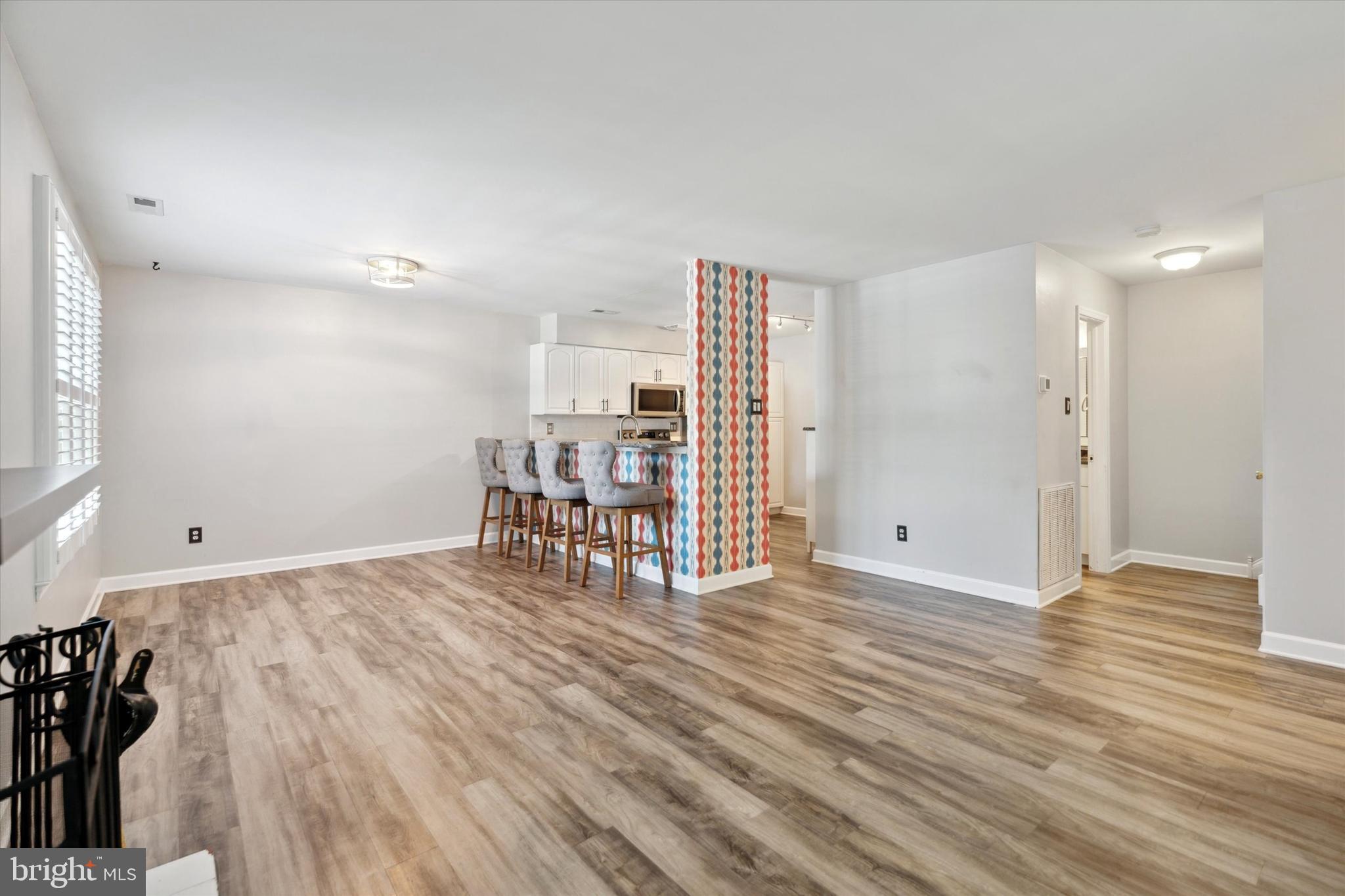 SAW MILL VALLEY - Residential