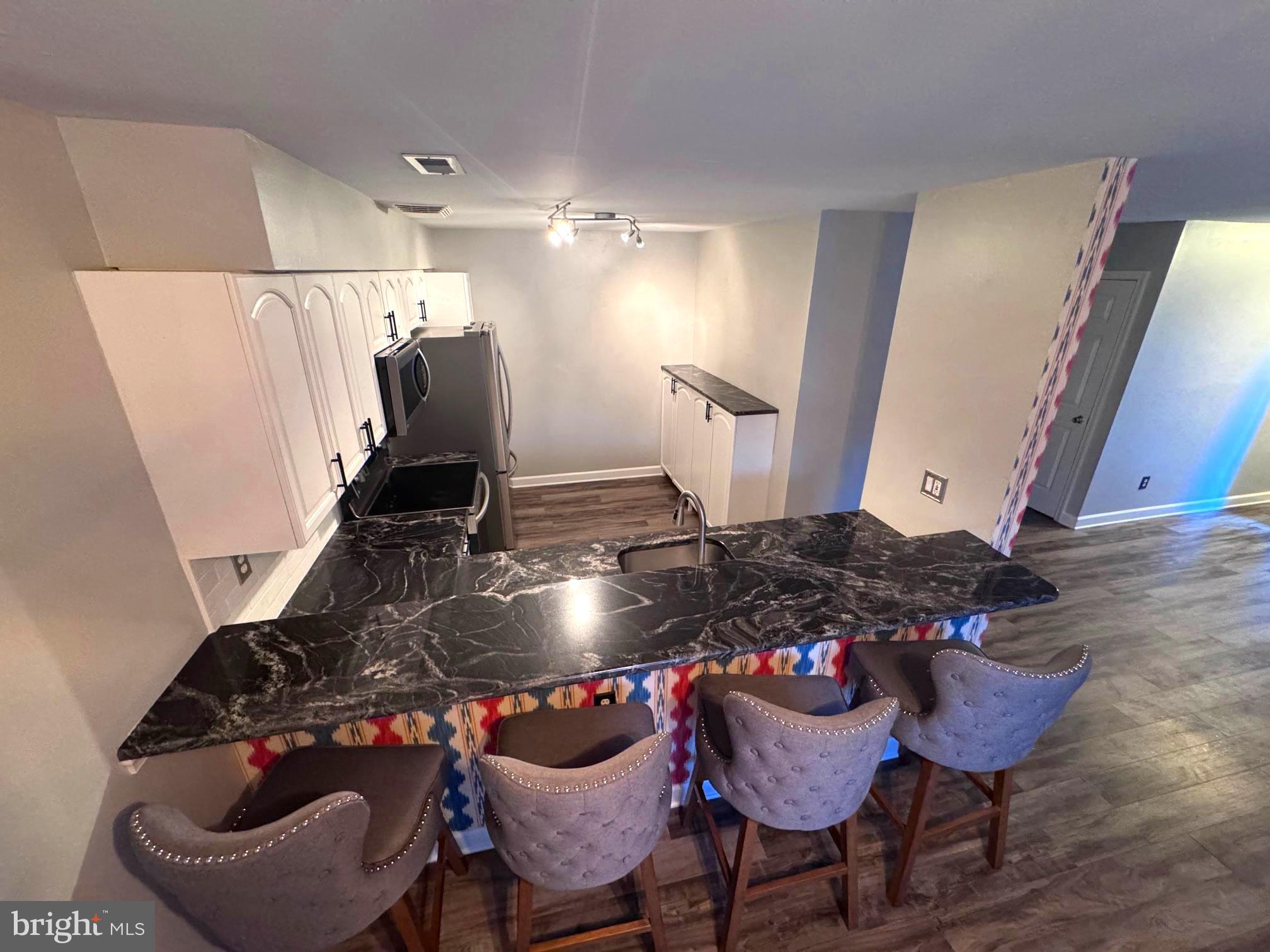 SAW MILL VALLEY - Residential