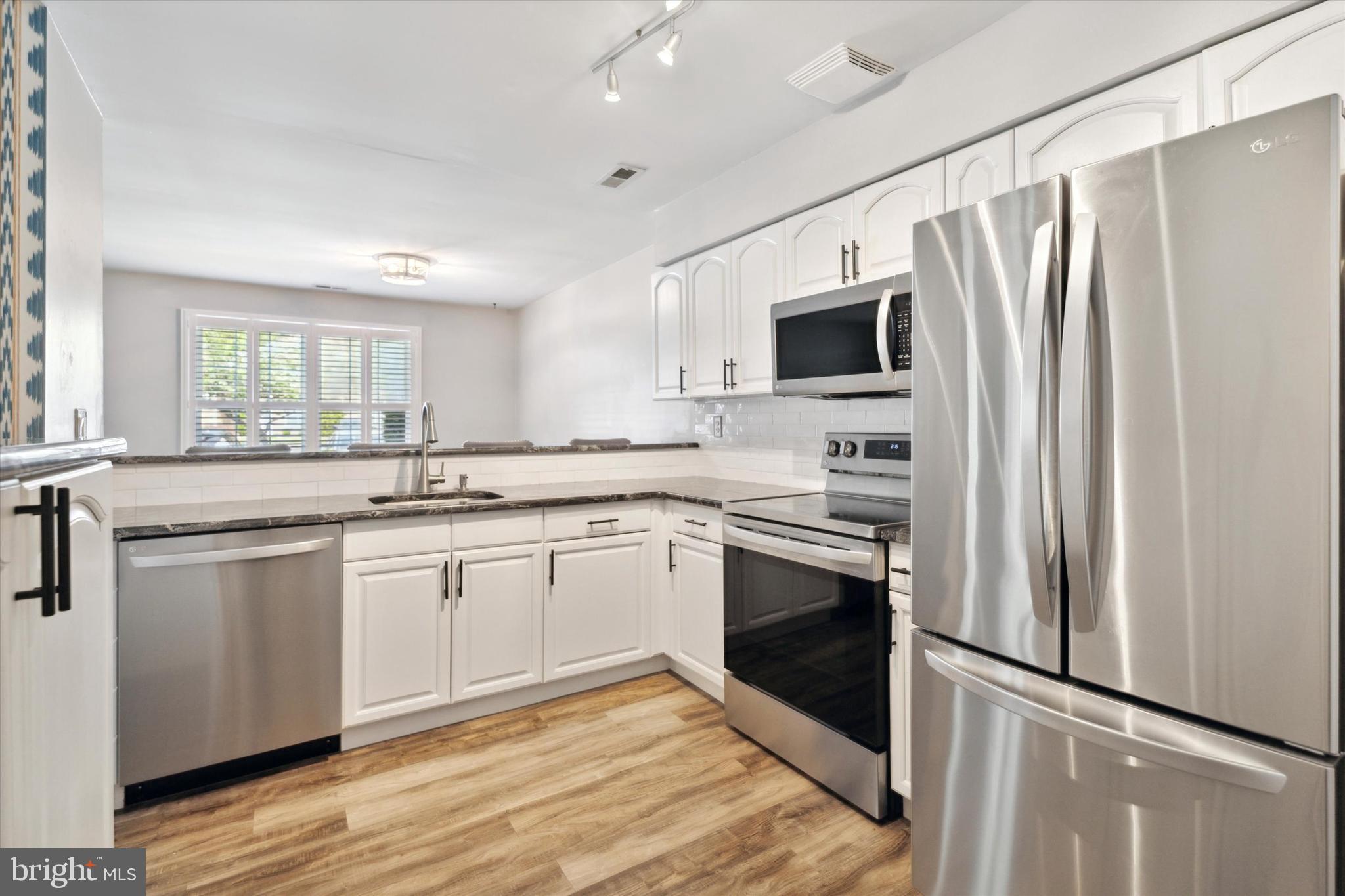 SAW MILL VALLEY - Residential