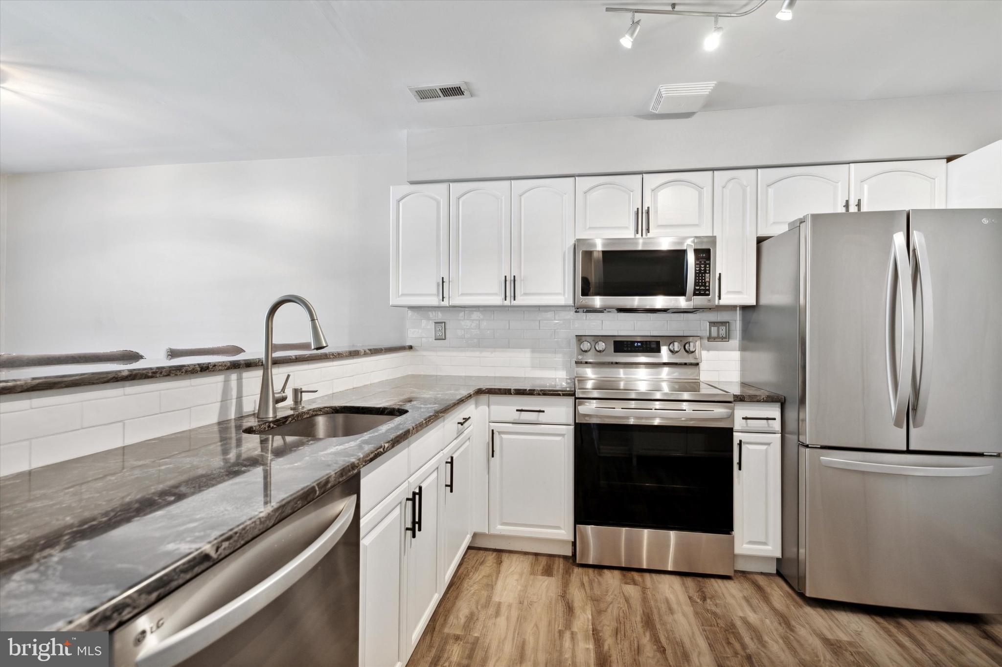SAW MILL VALLEY - Residential
