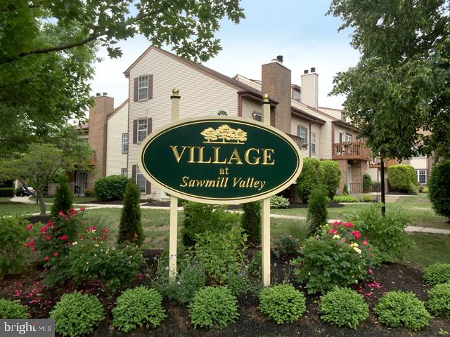 SAW MILL VALLEY - Residential