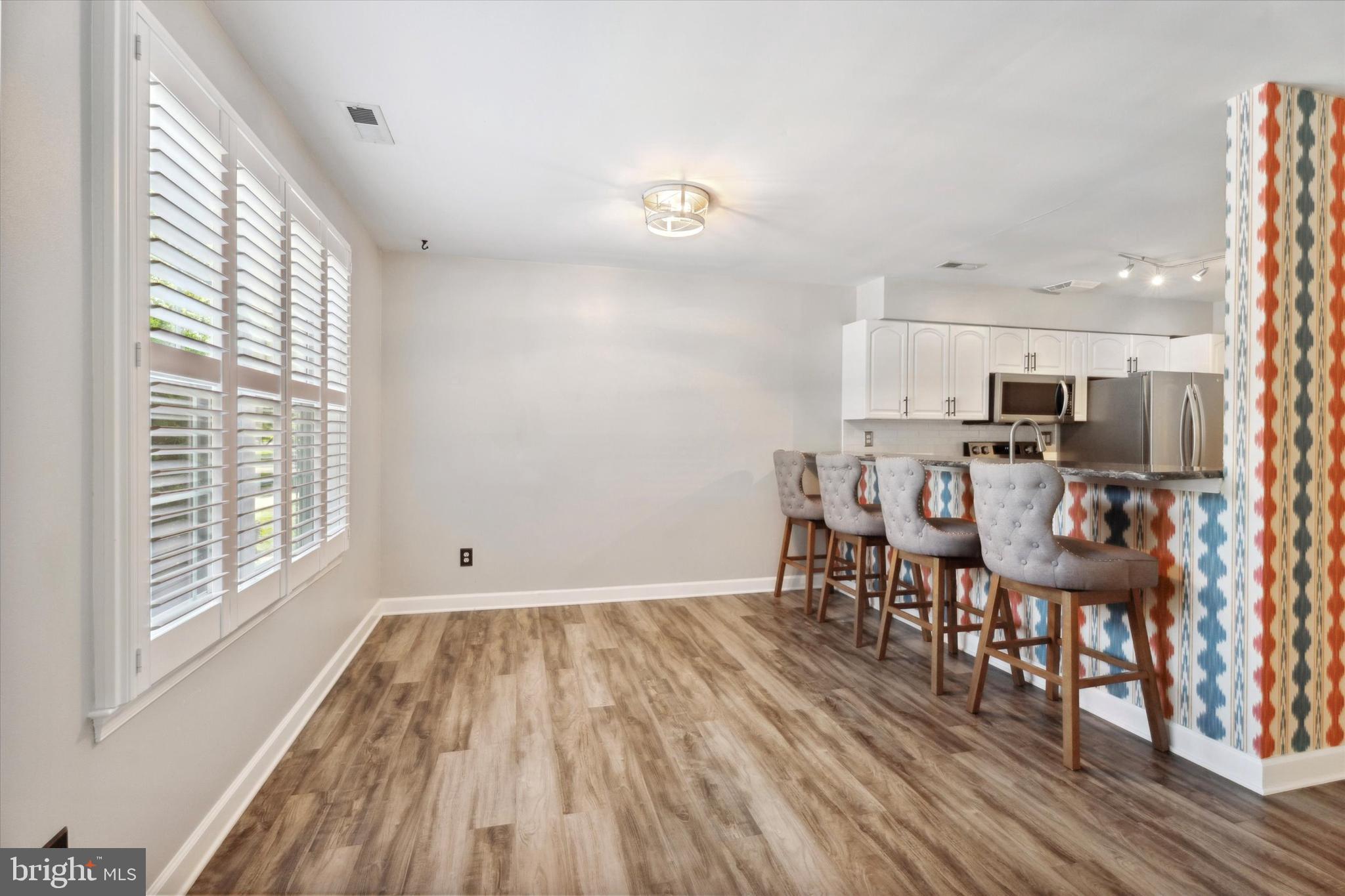 SAW MILL VALLEY - Residential