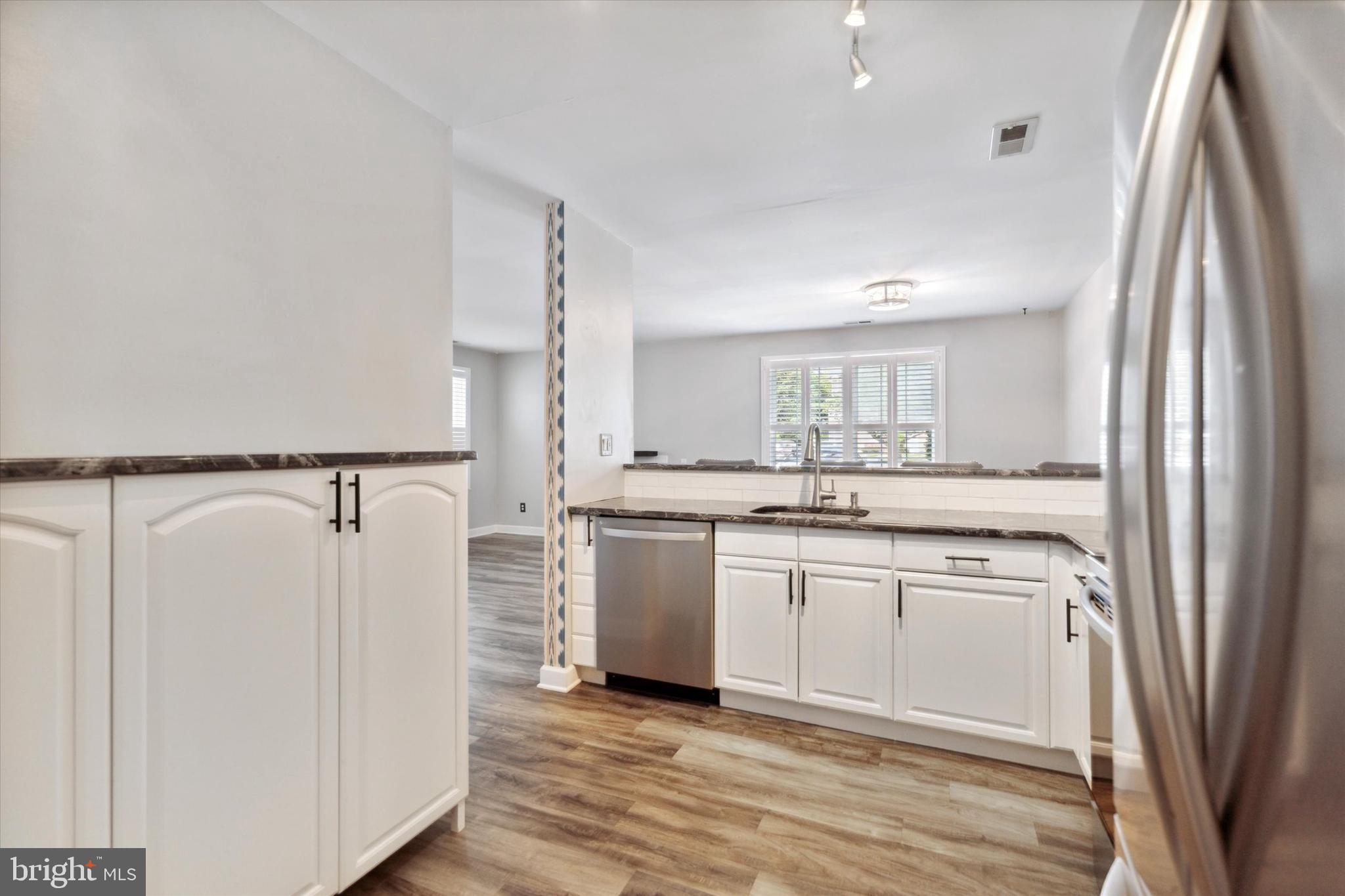 SAW MILL VALLEY - Residential