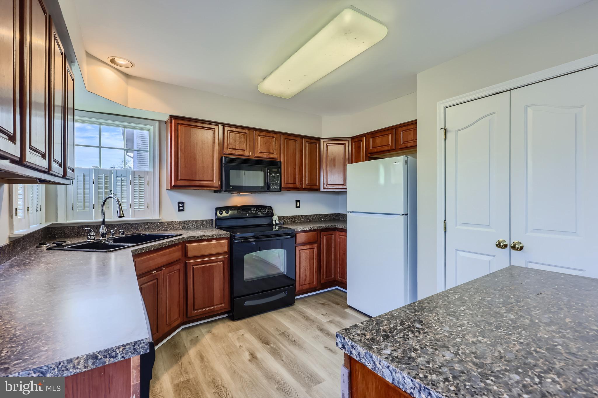 LONG BAR HARBOR - Residential Lease