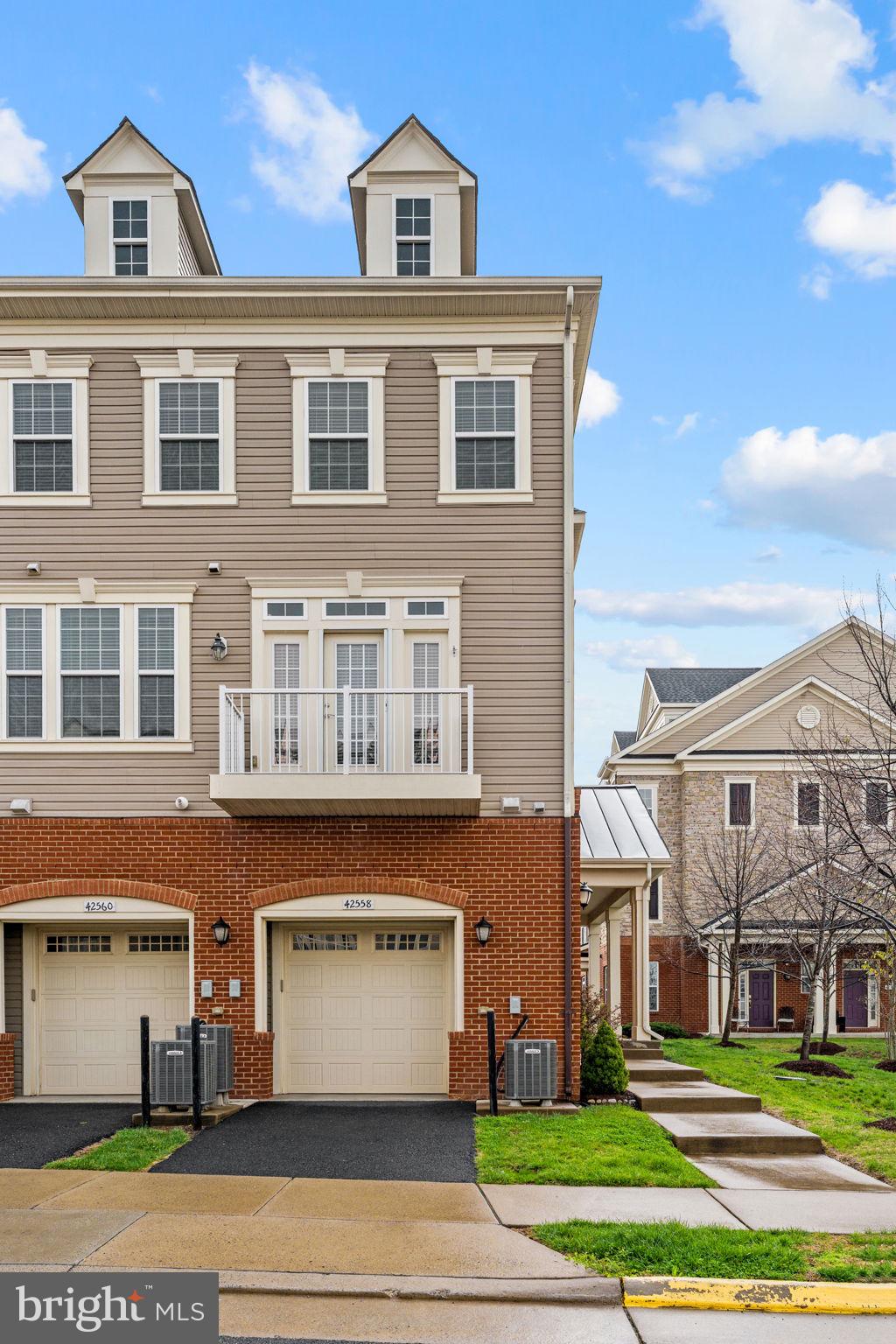 42558 SUNSET RIDGE SQUARE