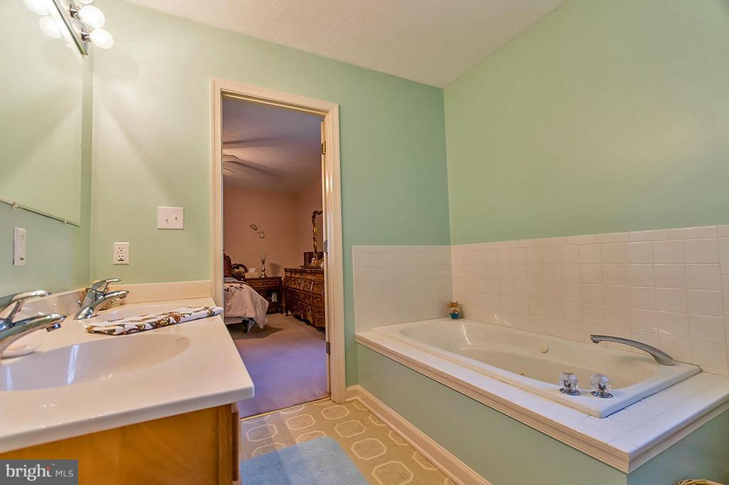 COLONIAL PARK - Residential