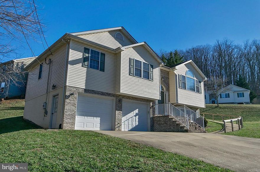 Like New Split Foyer, Corner Lot, In Town Location Offering Lots of Finished Sq. Ft.  Home Features Vaulted Ceilings, Gas Fireplace, Open Kitchen to Family Room, Stainless Steel Appliances, Master Suite w/Jetted Tub & Sep Shower, Main Level Laundry.  Finished Lower Level Offers Unlimited Possibilities with Family Room, Gas Fireplace, 1/2 Bath & 2 Car Garage.  Corner Lot, Min to I66 & Town    .