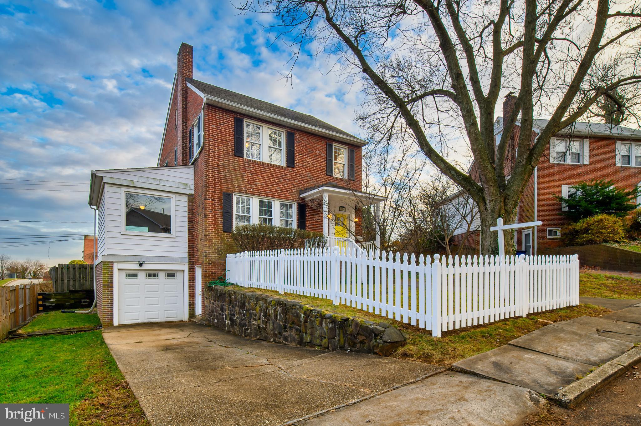 TEN HILLS - Residential