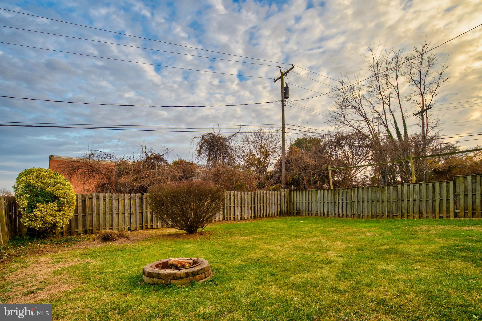 TEN HILLS - Residential