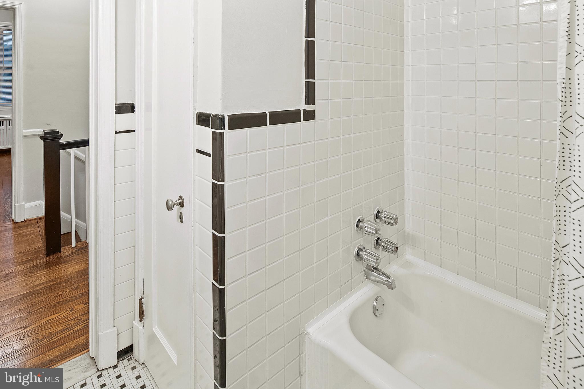 TEN HILLS - Residential