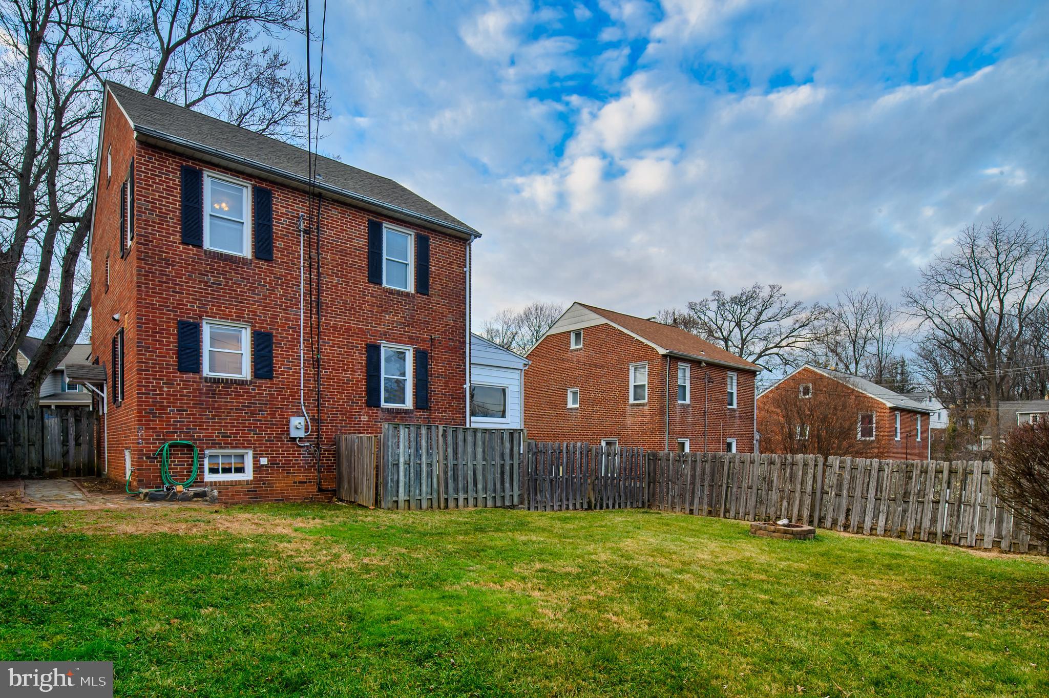 TEN HILLS - Residential