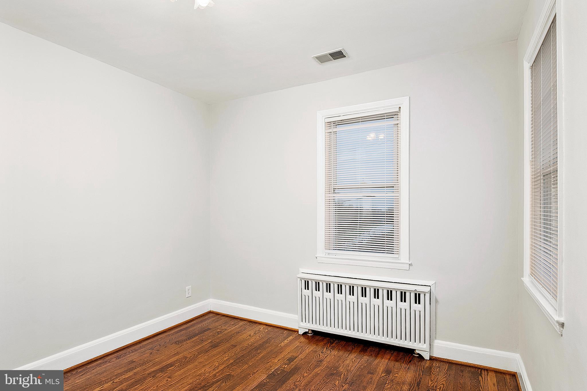 TEN HILLS - Residential