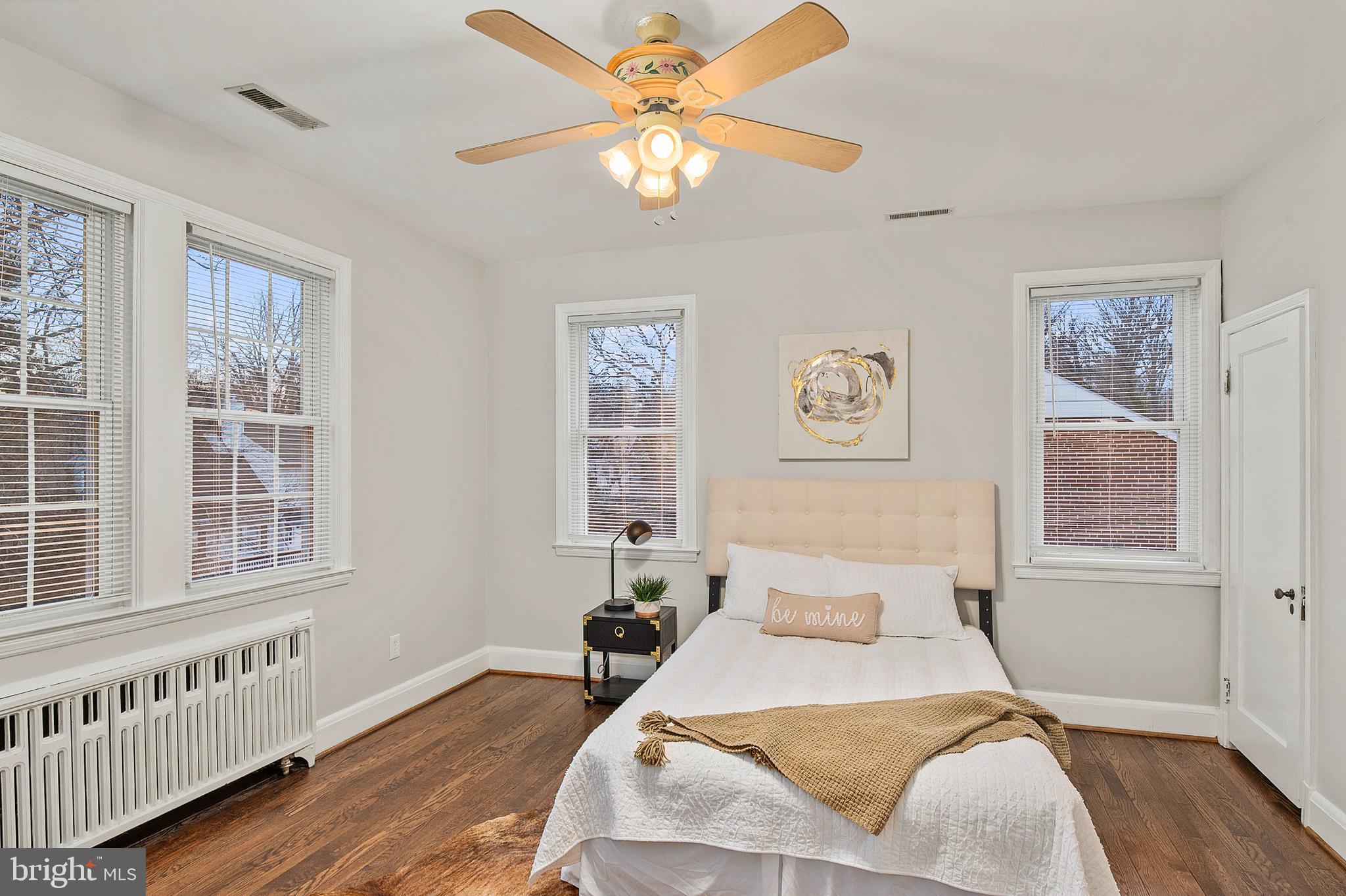 TEN HILLS - Residential