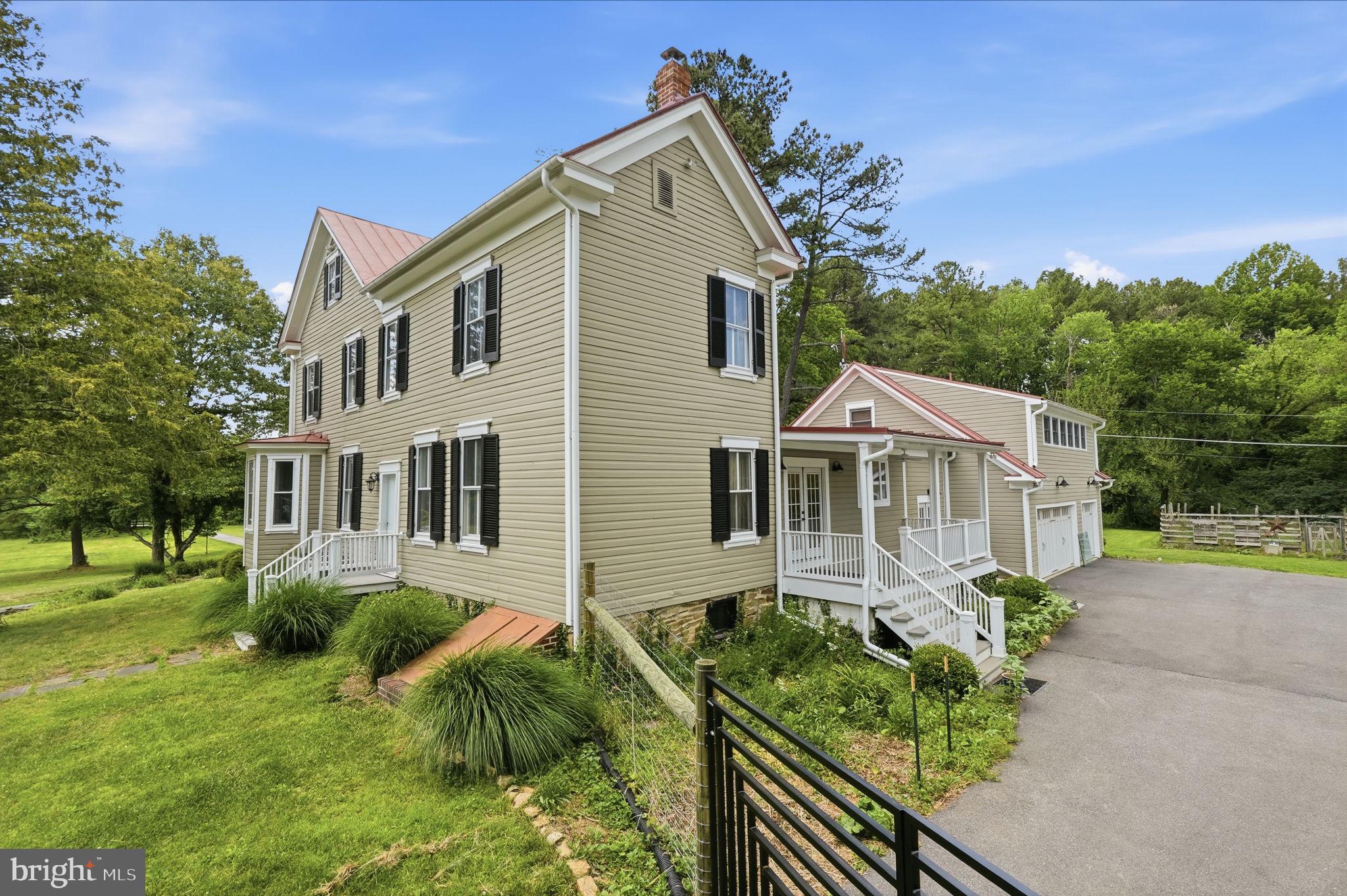 ROCKVILLE OUTSIDE - Residential