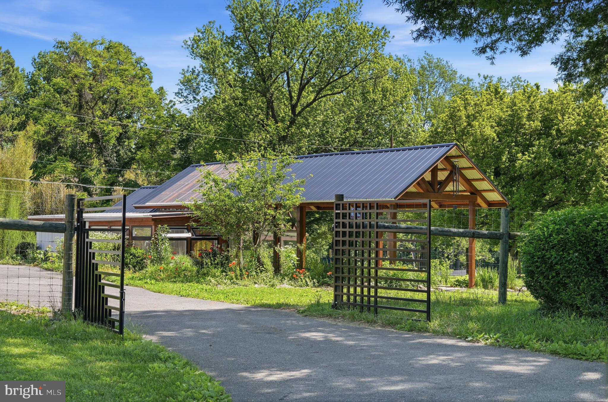 ROCKVILLE OUTSIDE - Residential