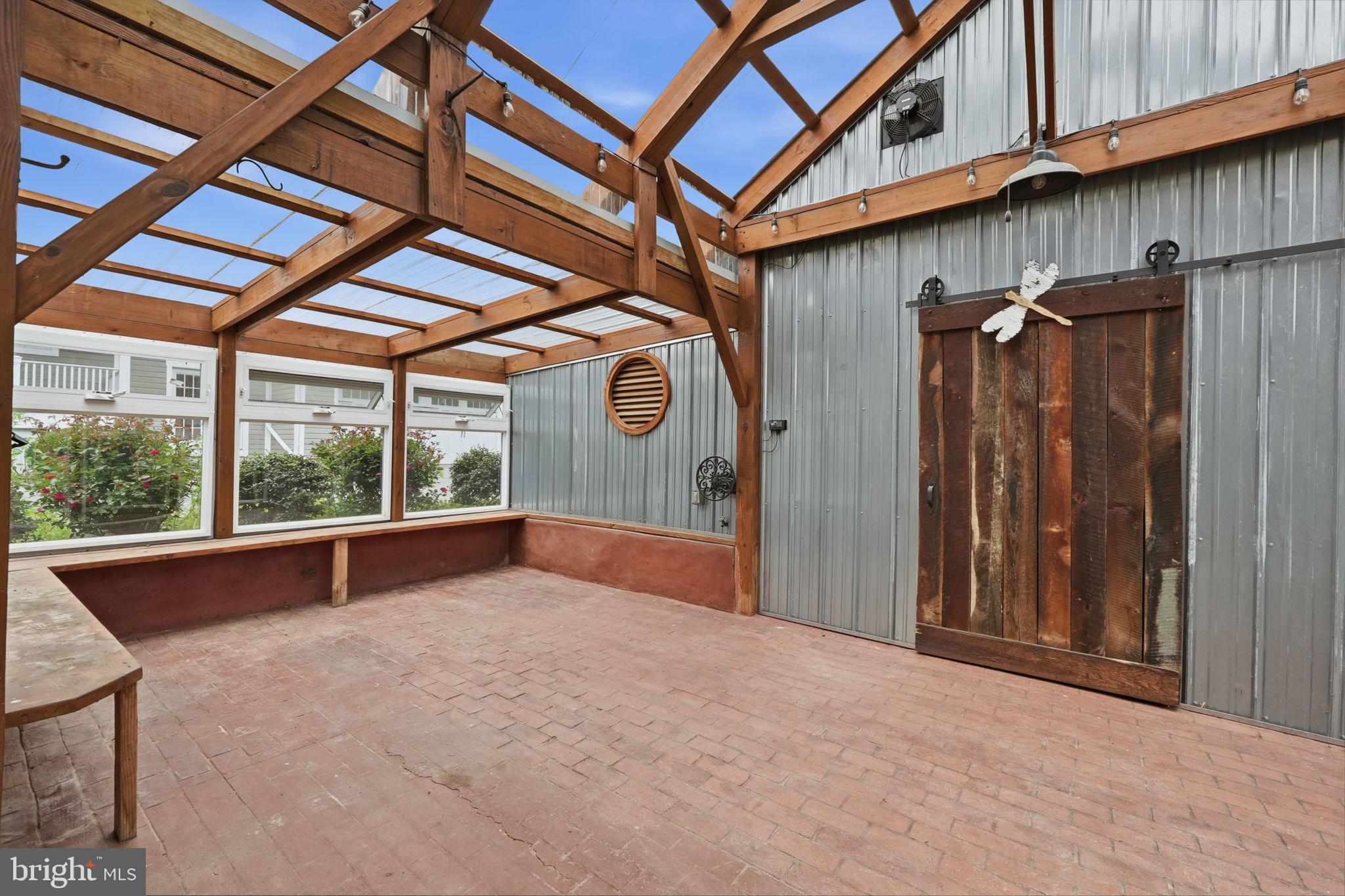 ROCKVILLE OUTSIDE - Residential