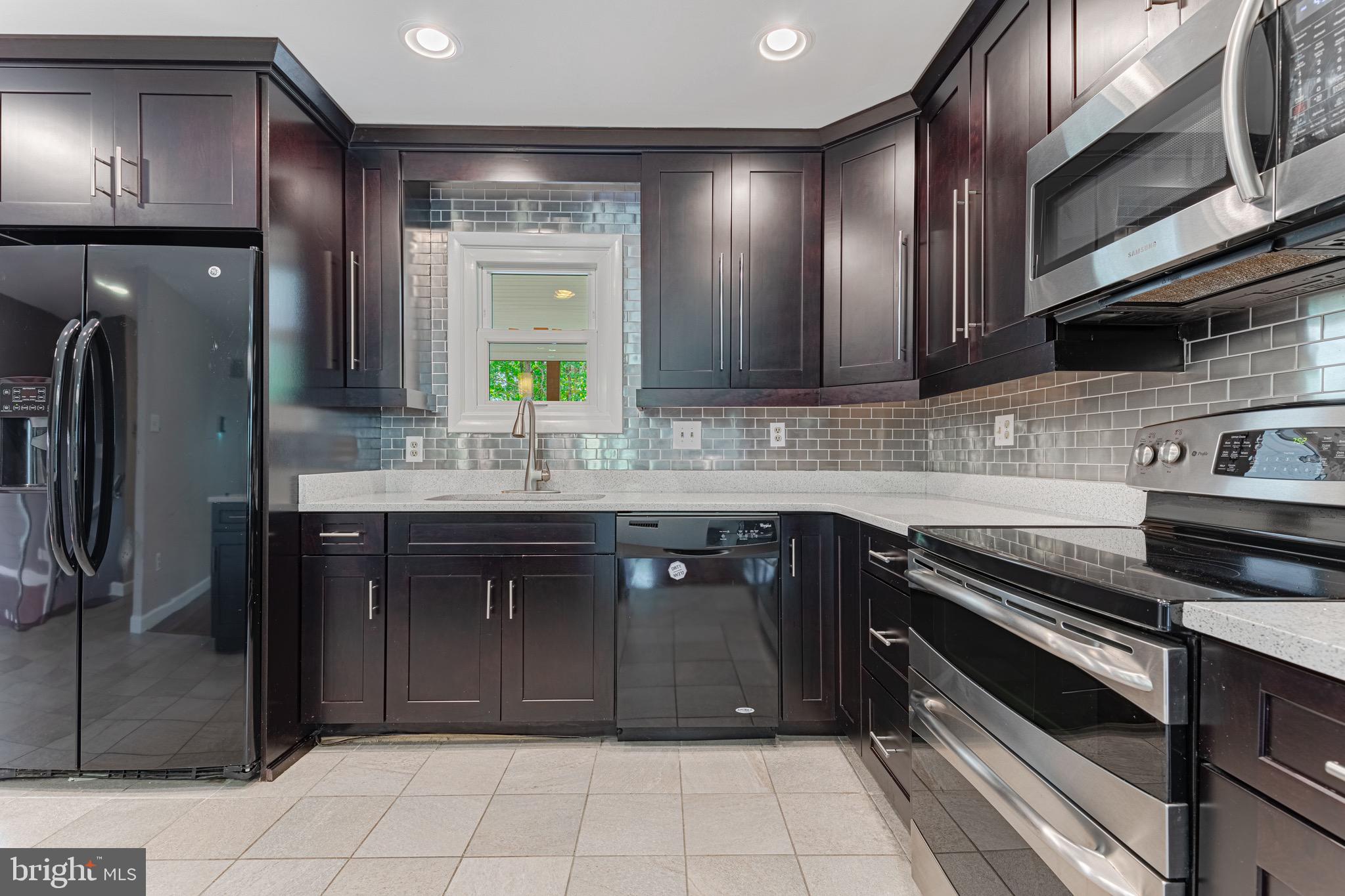 STRAWBERRY HILLS - Residential