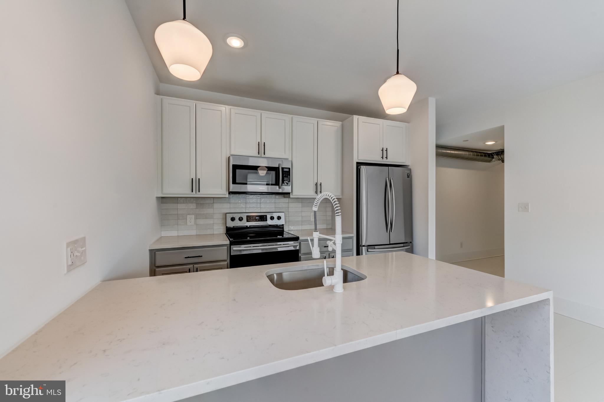 2038 N FRONT STREET 501