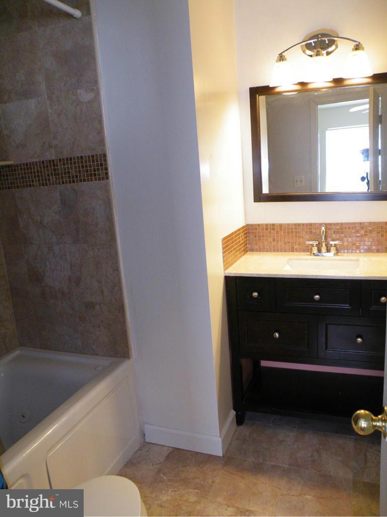 COLONY SQUARE - Residential