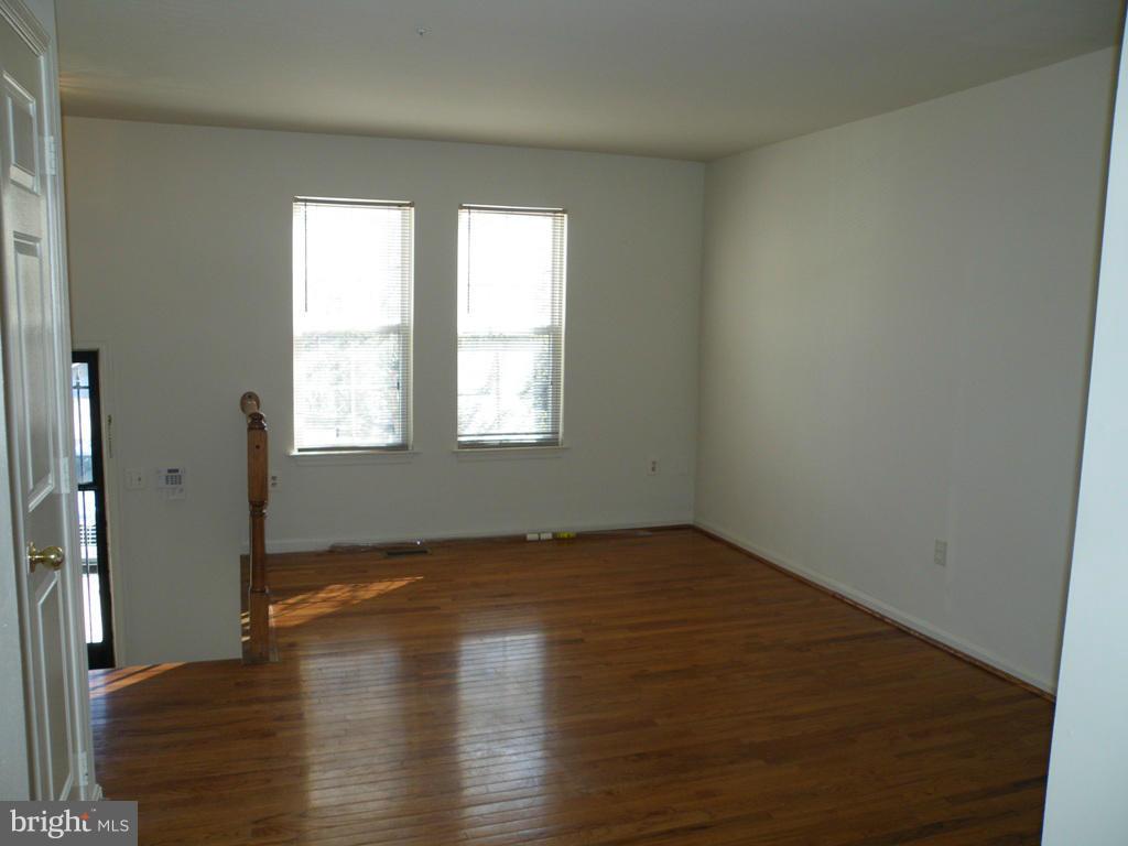 COLONY SQUARE - Residential