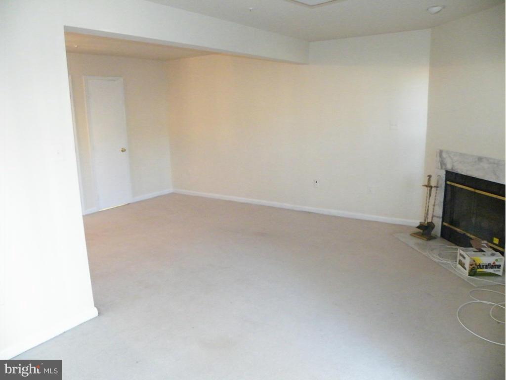 COLONY SQUARE - Residential