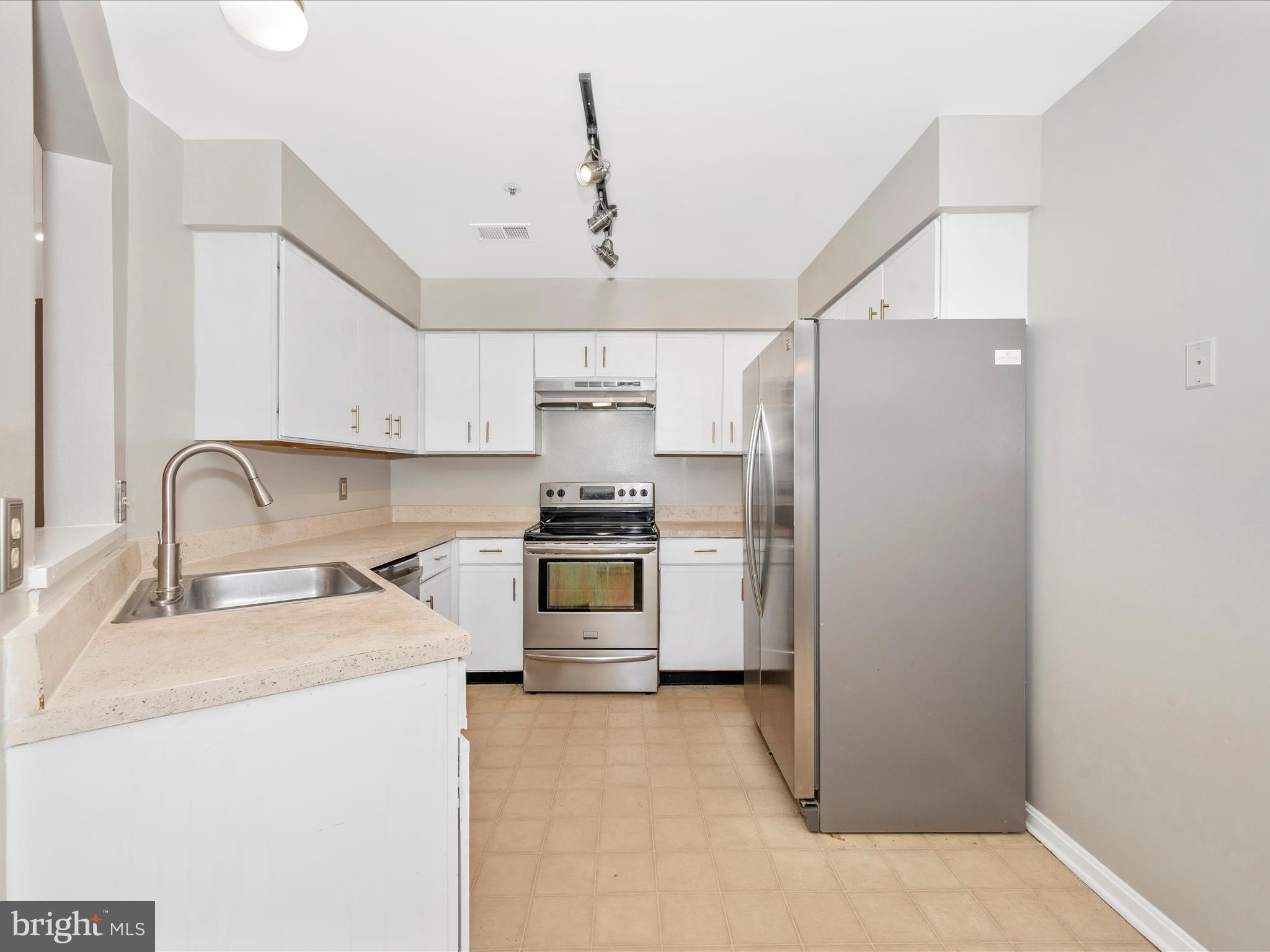 GLENSFORD CONDO - Residential