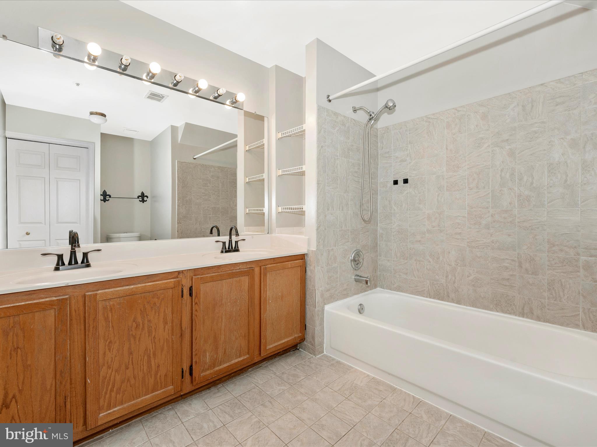 GLENSFORD CONDO - Residential