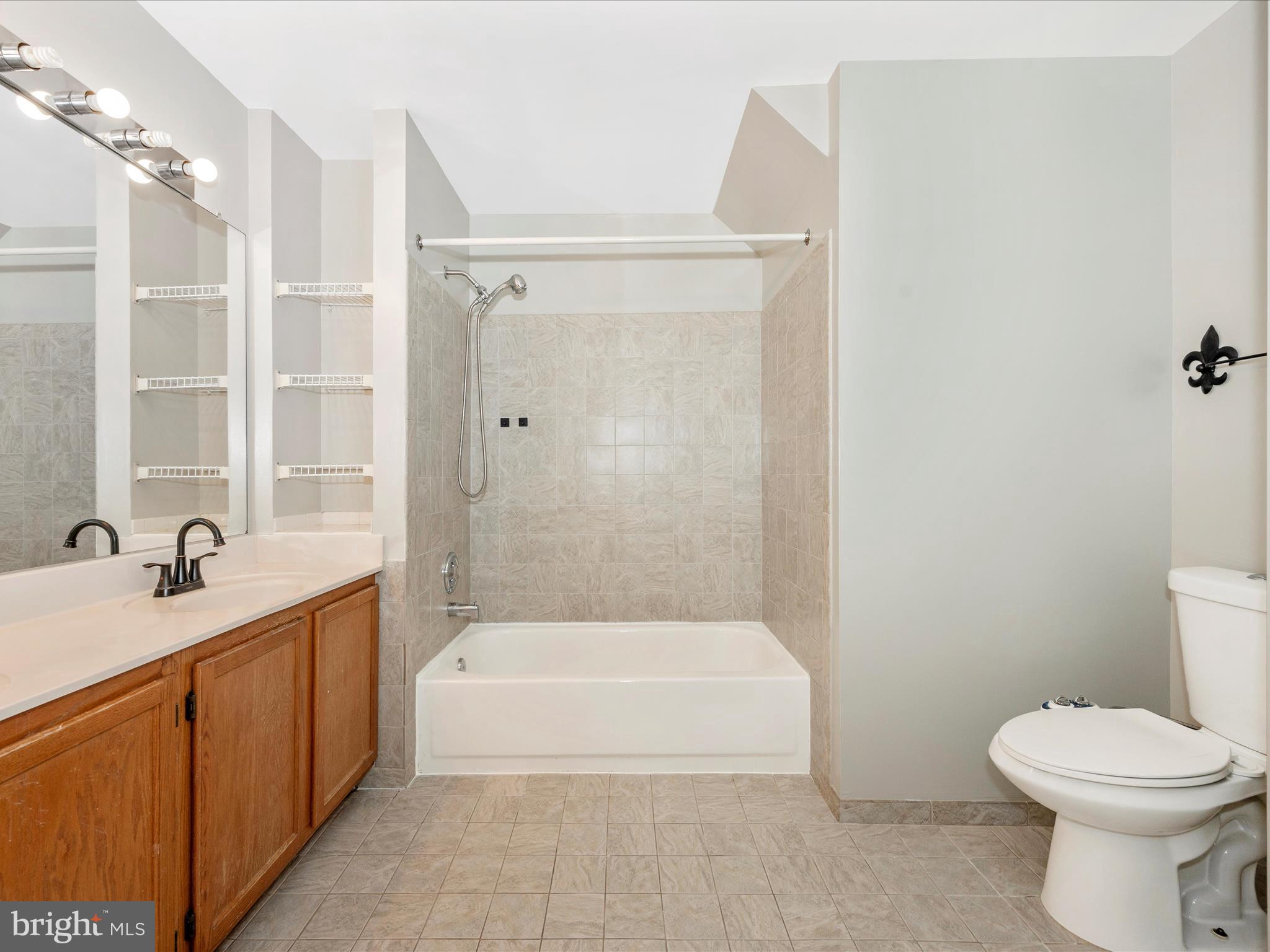 GLENSFORD CONDO - Residential