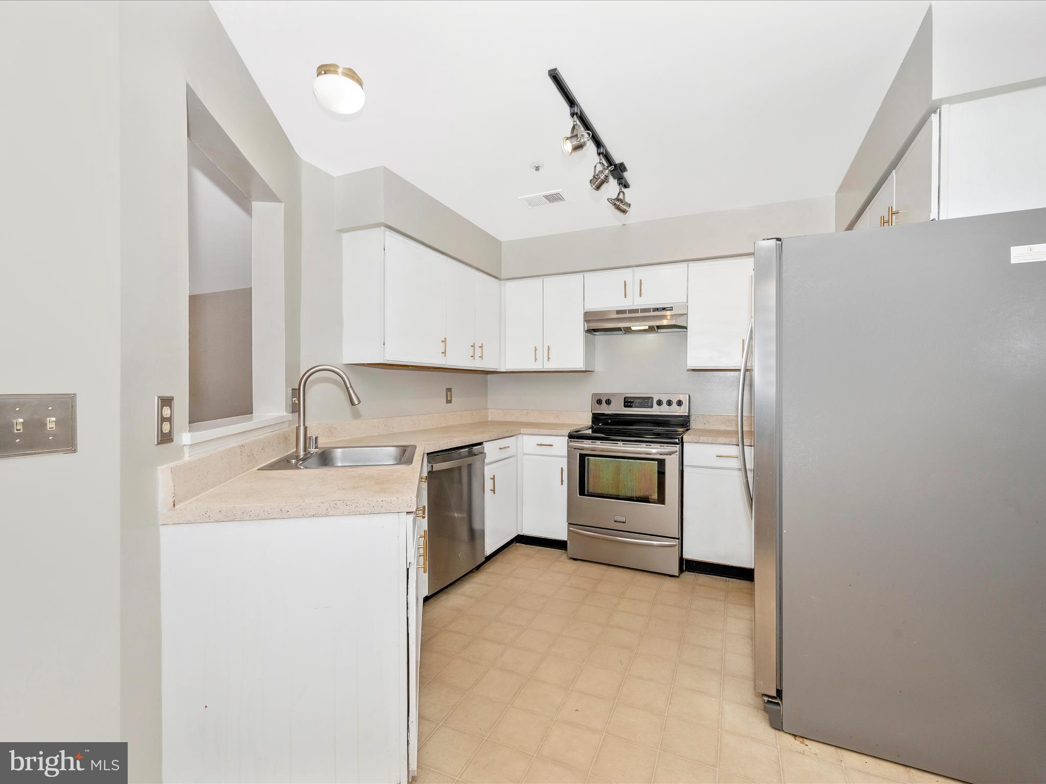 GLENSFORD CONDO - Residential