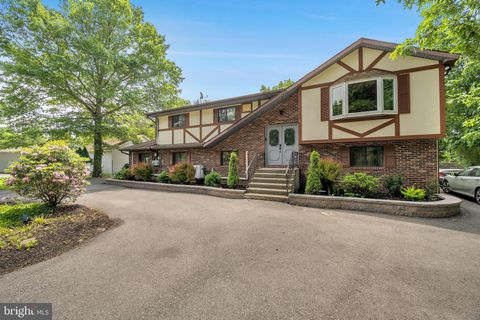 86 LOWER LAKEVIEW DRIVE EAST STROUDSBURG PA 18302