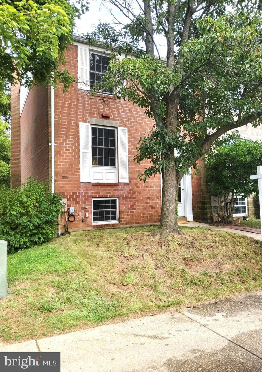 , Excellent condition End Unit Townhouse located in the Heart of Columbia. Spacious 4 Bedrooms and 2.5 Bath.  Updated Kitchen with Stainless Appliances. Fully Finished Walk-out Basement with 4th Bedroom has a Window and Spacious Recreation Room. Private Backyard with Fence. Playground located in Rear of House. Great Location. Howard Community College is across the street. A few minutes to Columbia Downtown and Mall. A few Minutes to RT. 29. Ample Parking Lots for Visitors. THIS IS A MUST-SEE!