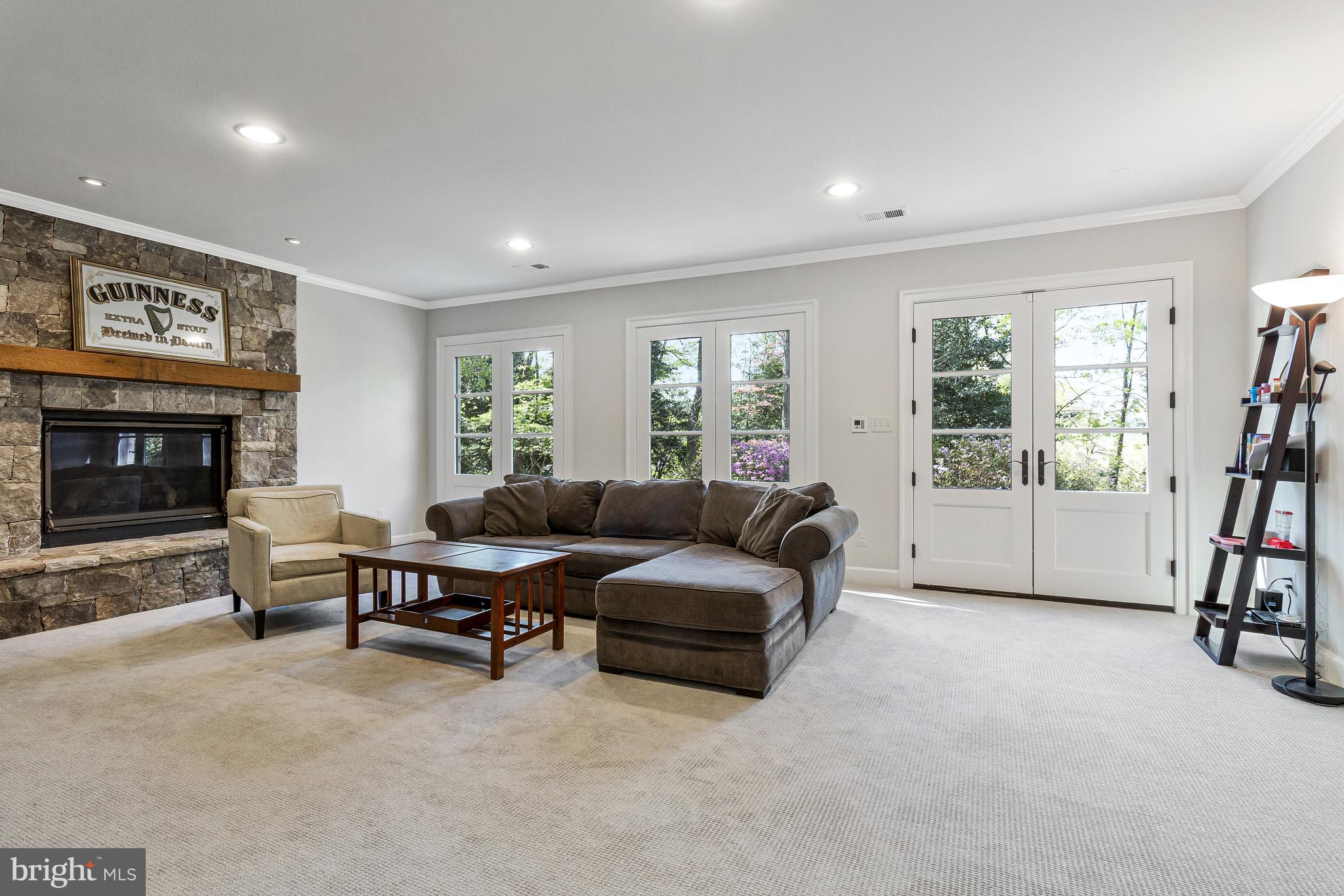 COUNTRY CLUB HILLS - Residential