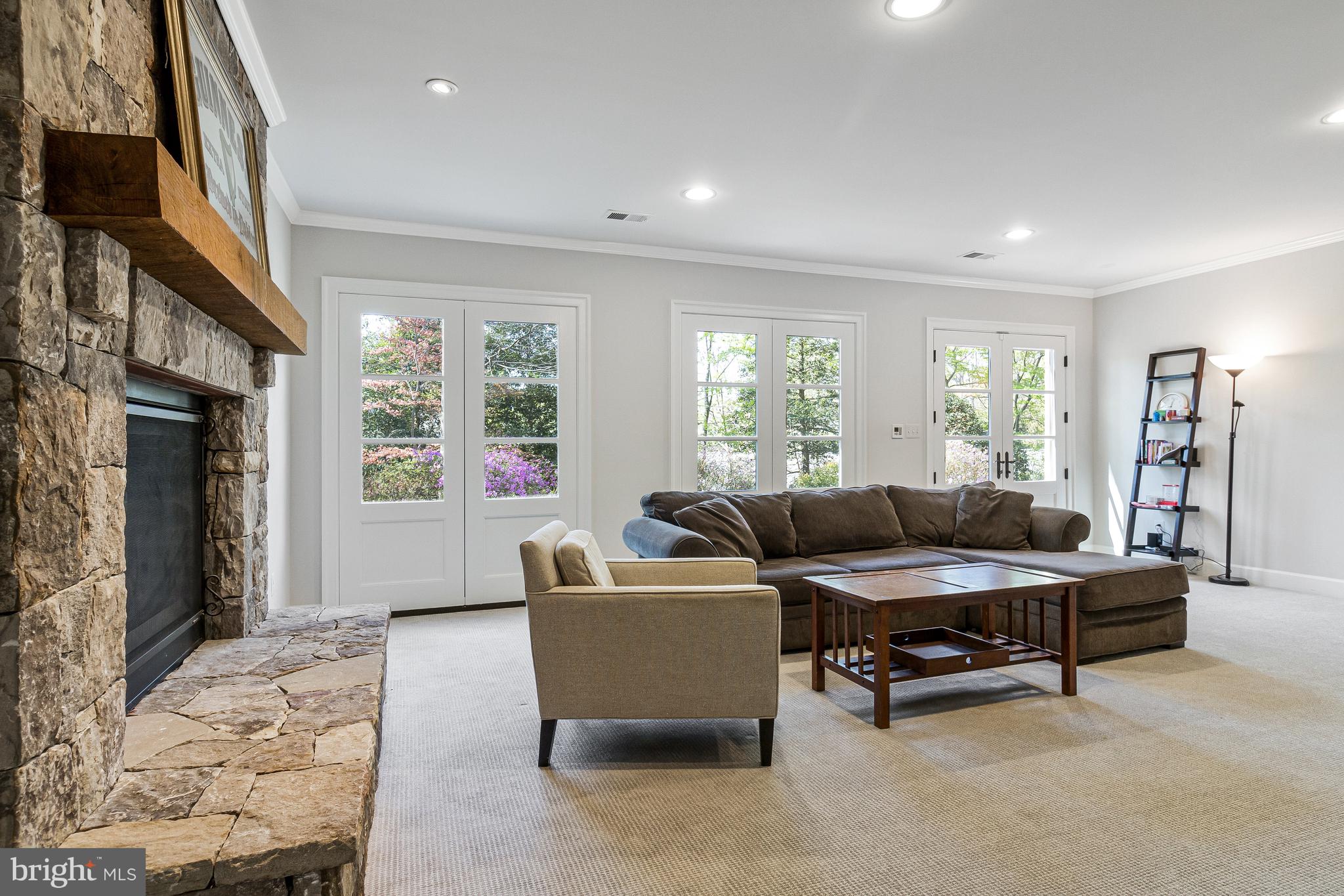 COUNTRY CLUB HILLS - Residential